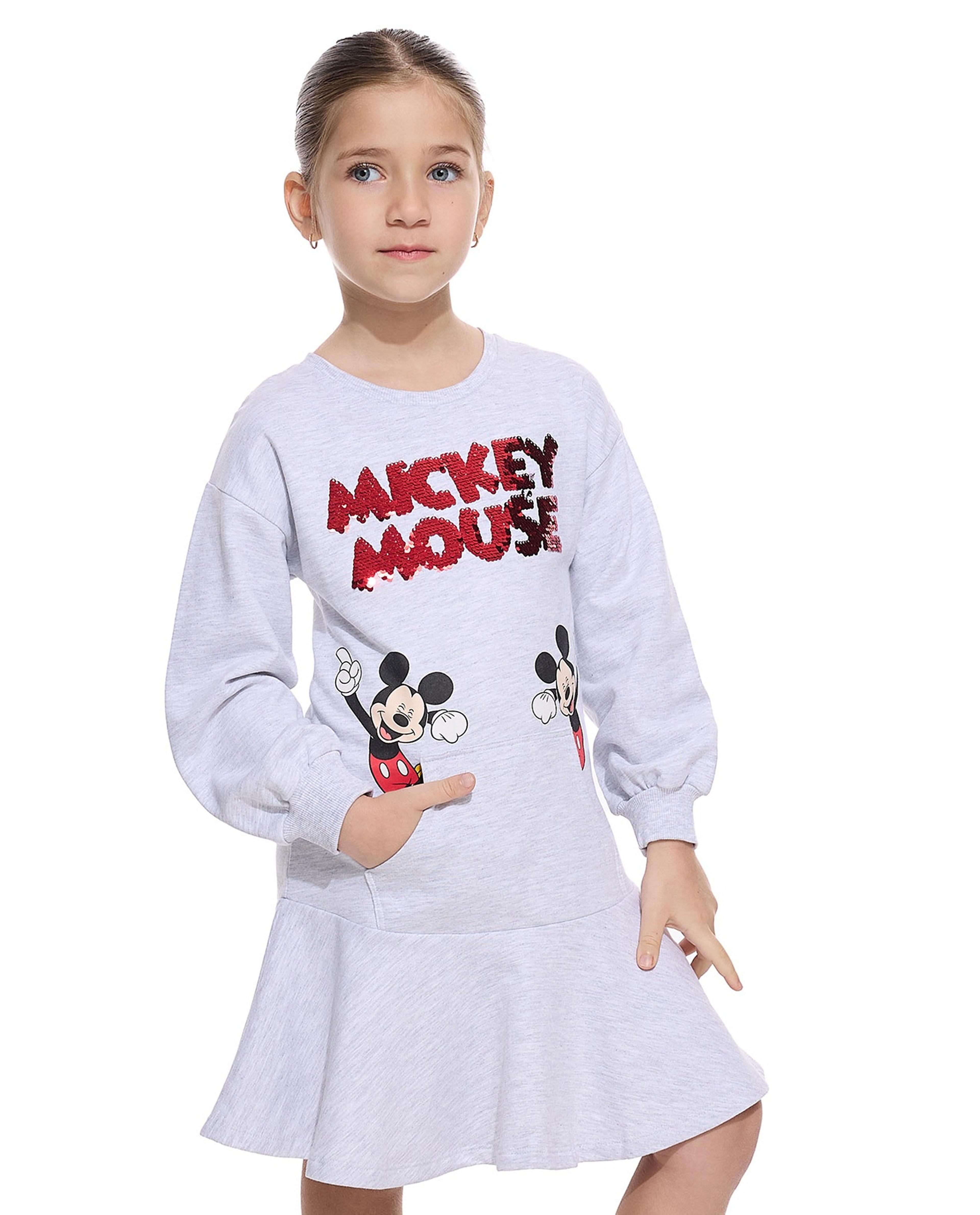 فستان مطبوع بشخصية ميكي ماوس وأكمام طويلة