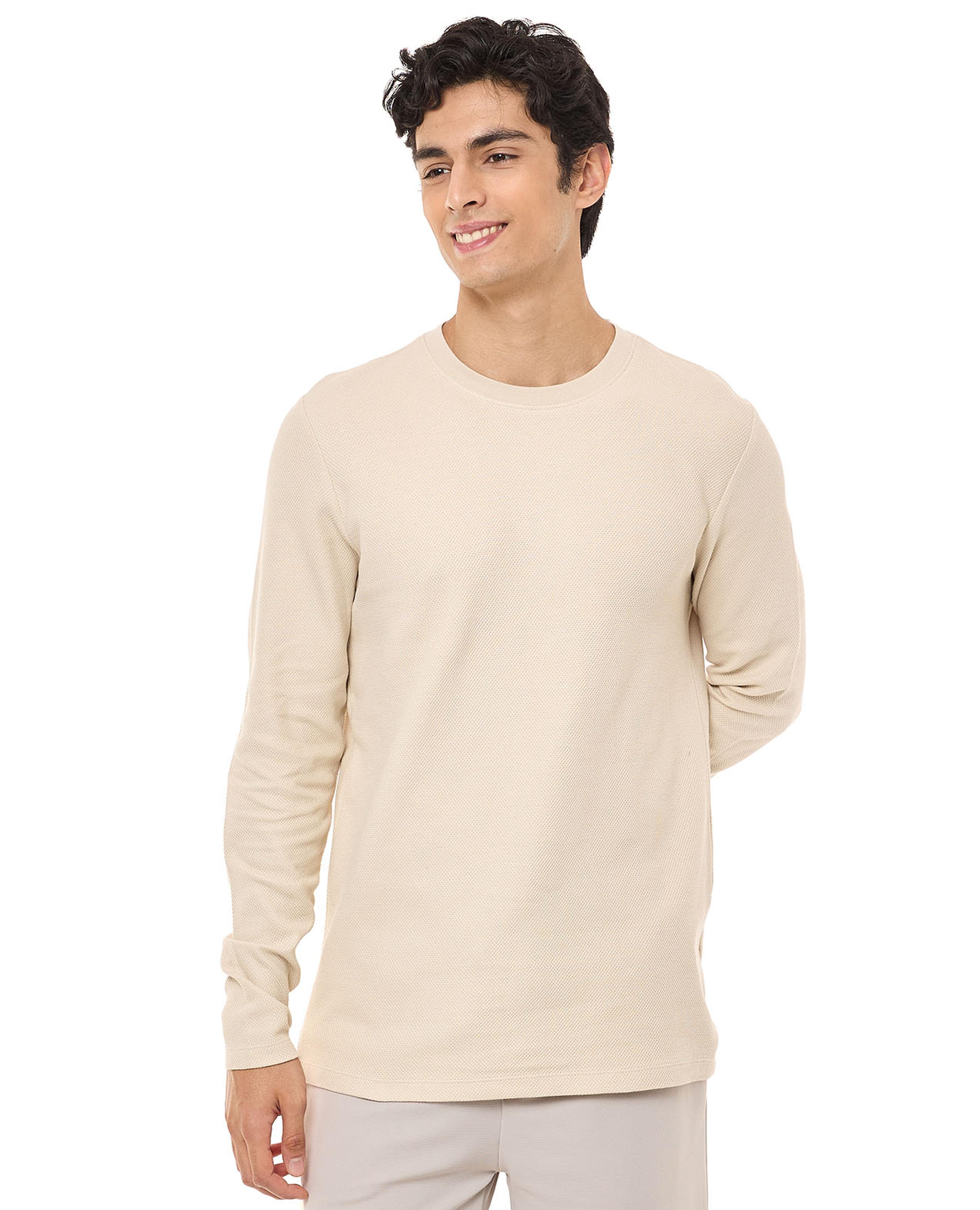 تيشيرت محبوك برقبة دائرية وأكمام طويلة