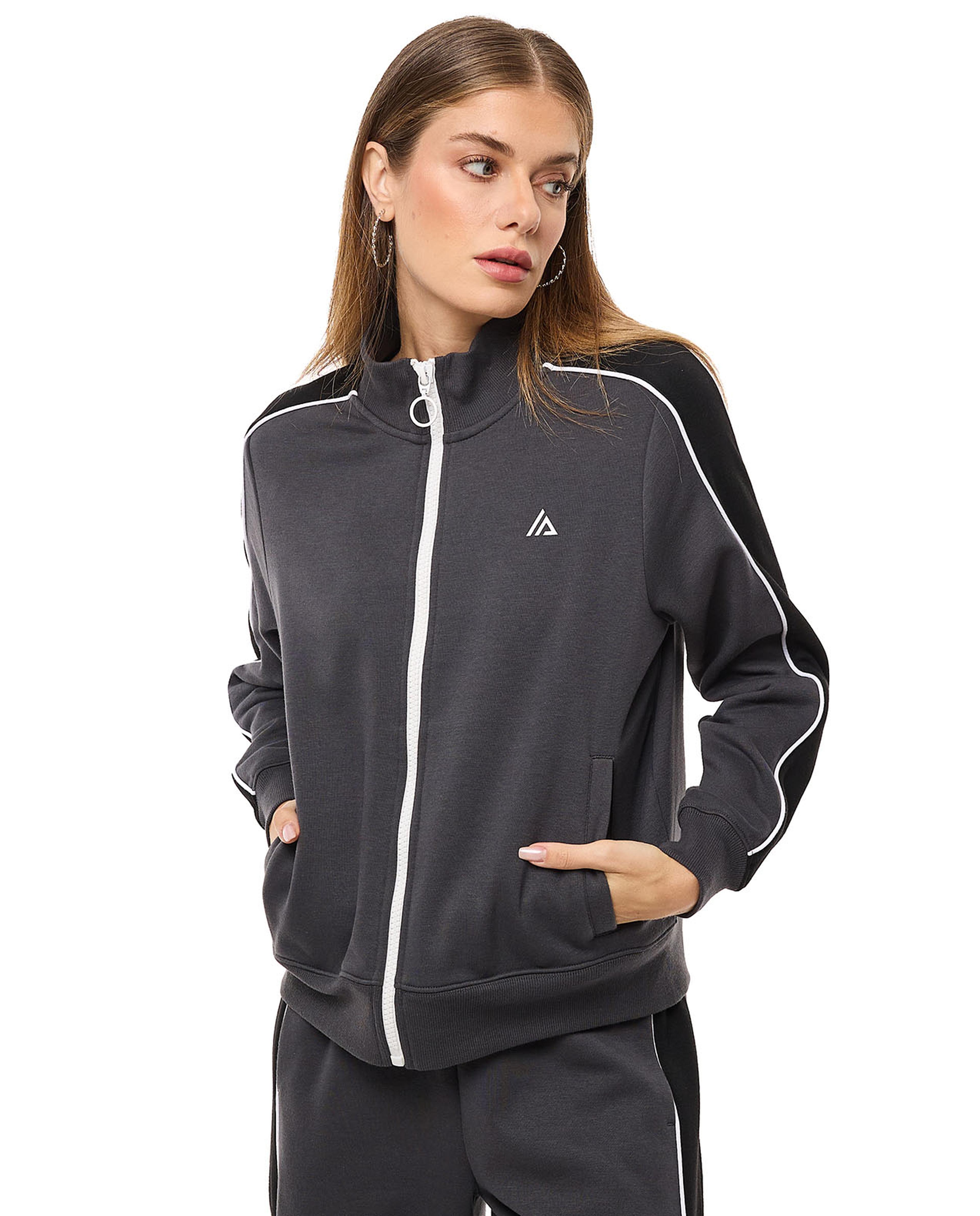 جاكيت رياضي بألوان متناسقة