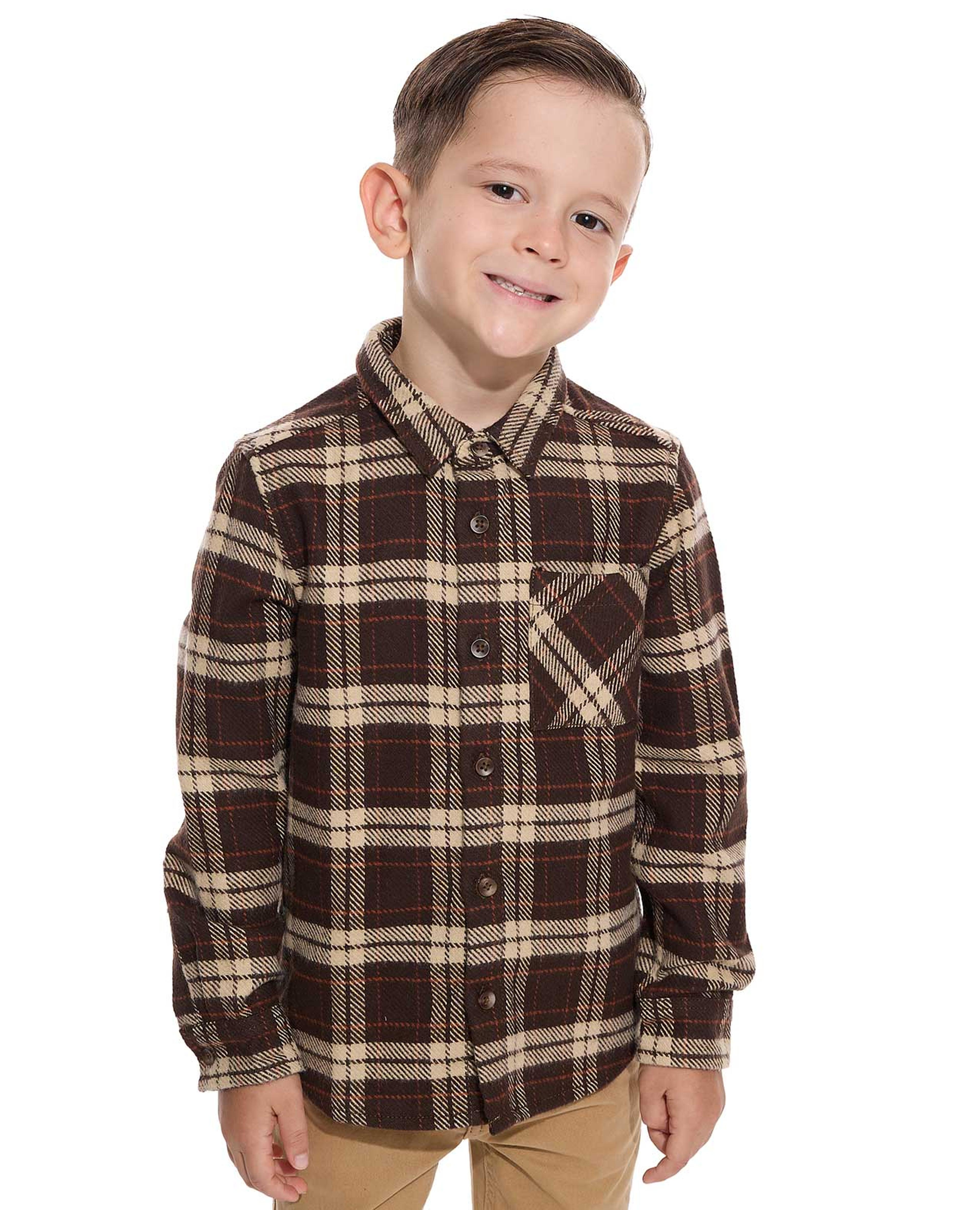 قميص كاروهات بأكمام طويلة وياقة كلاسيكية