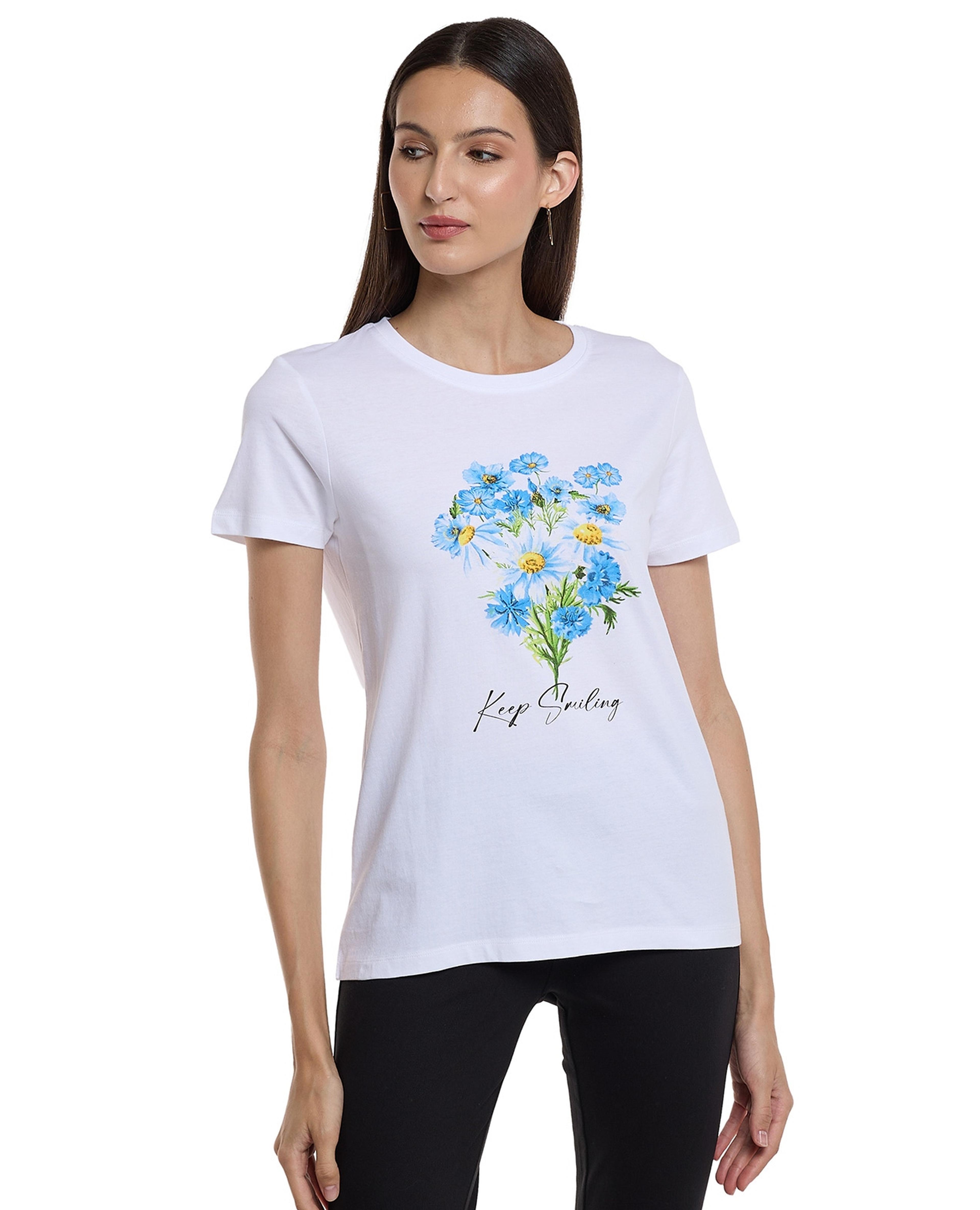 تيشيرت بطبعة جرافيك بياقة مستديرة وأكمام قصيرة