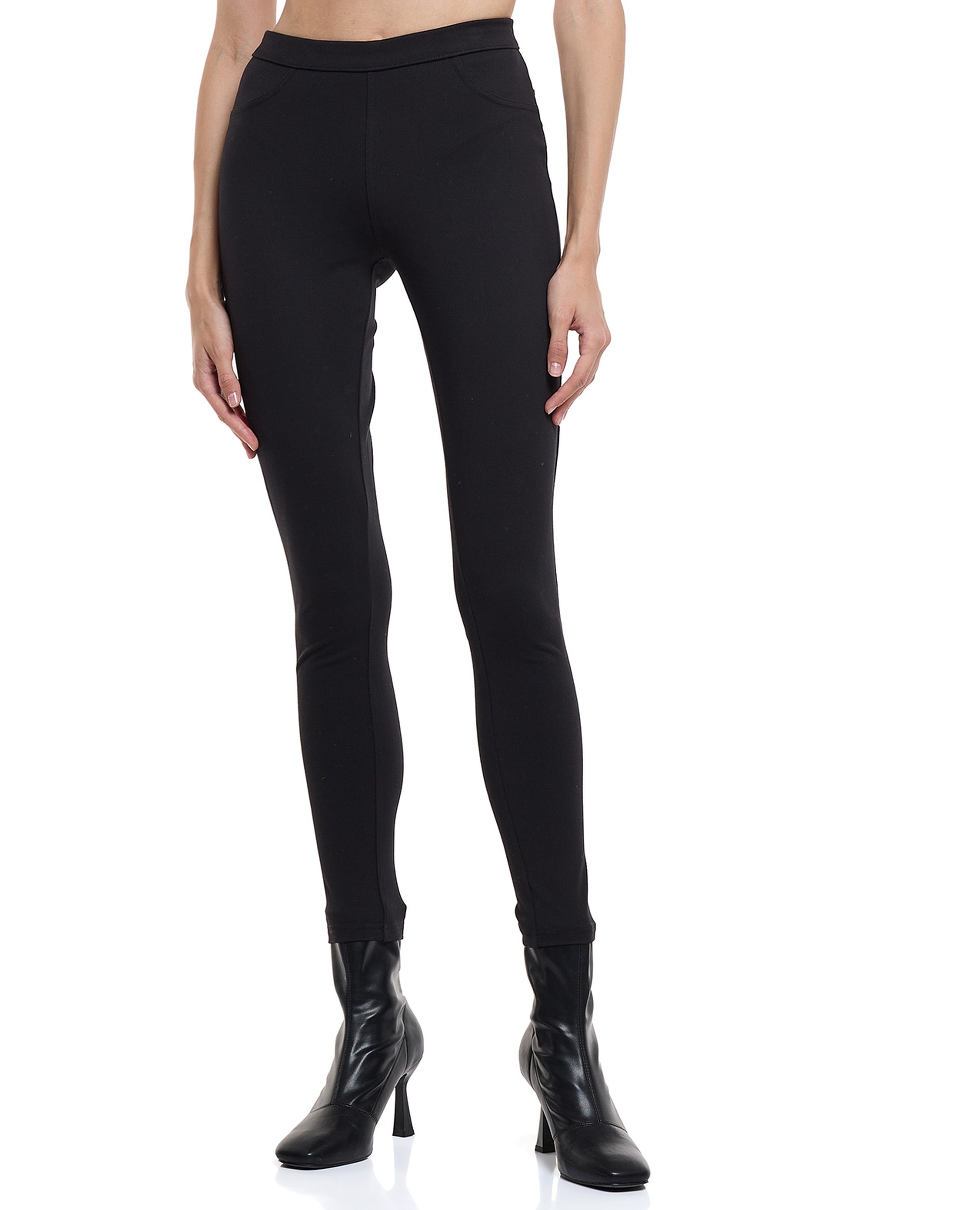 بنطال بقصة ضيقة سادة وخصر مطاطي