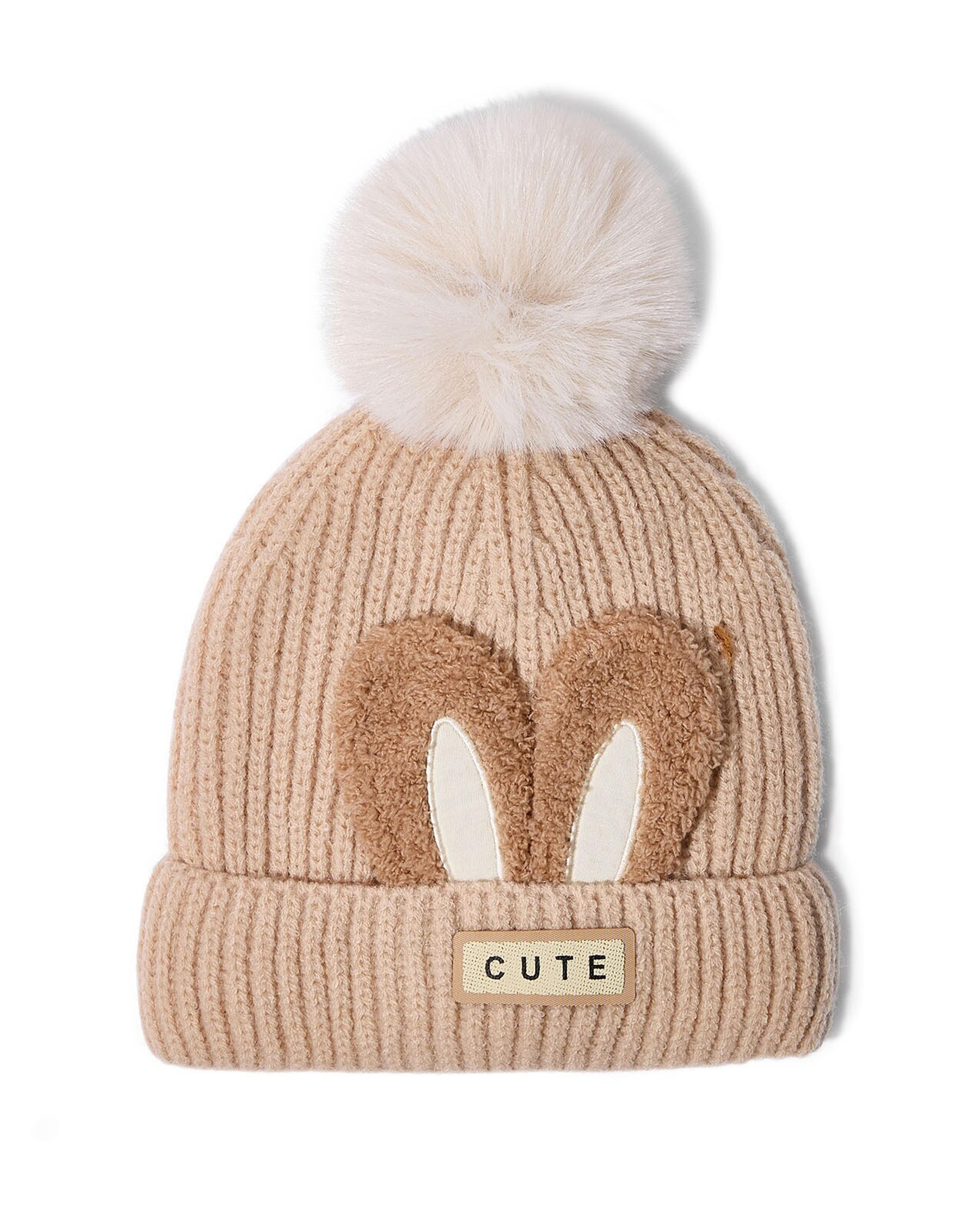 كاب مطرز مع إكسسوار