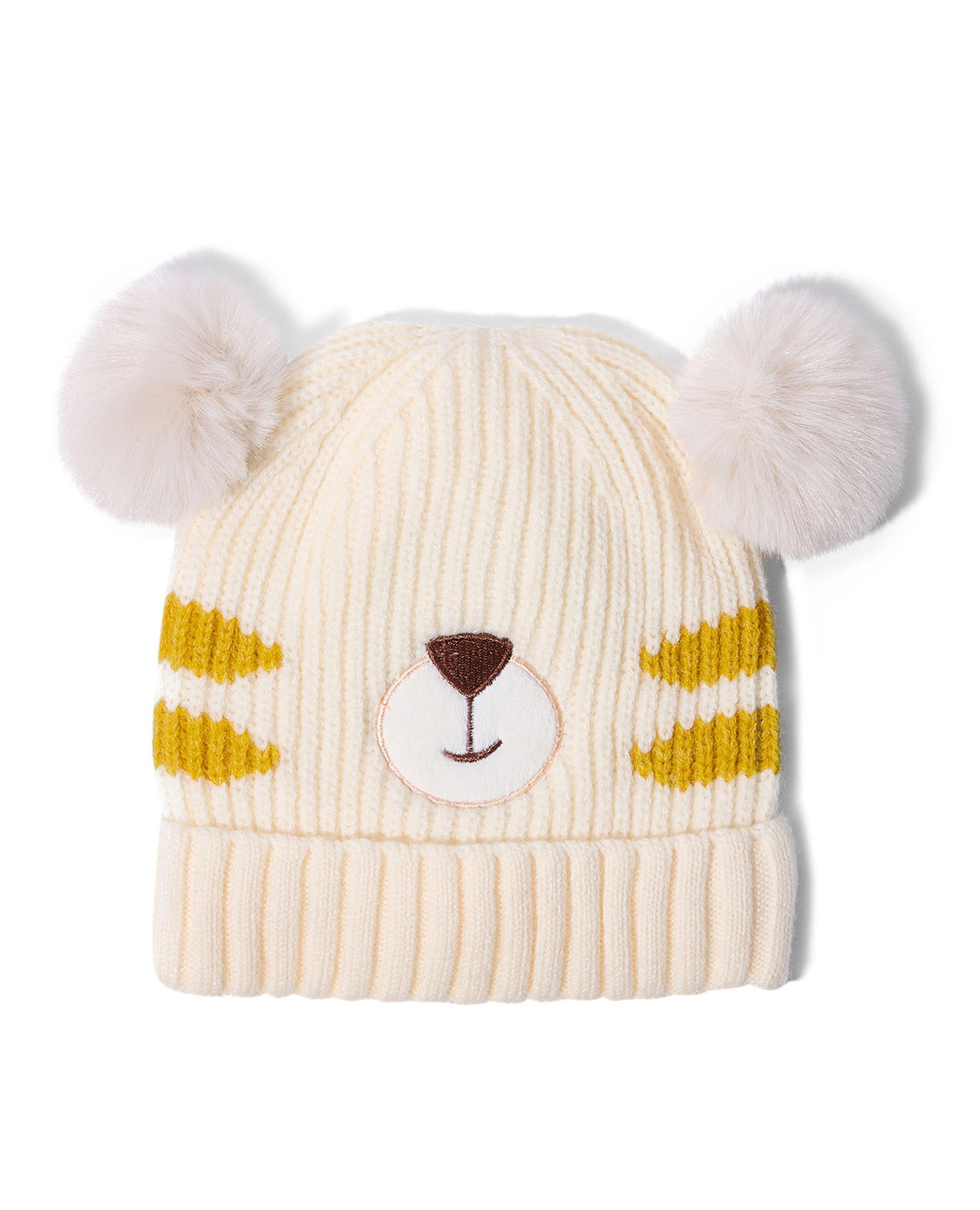 كاب بنقشة مع إكسسوار