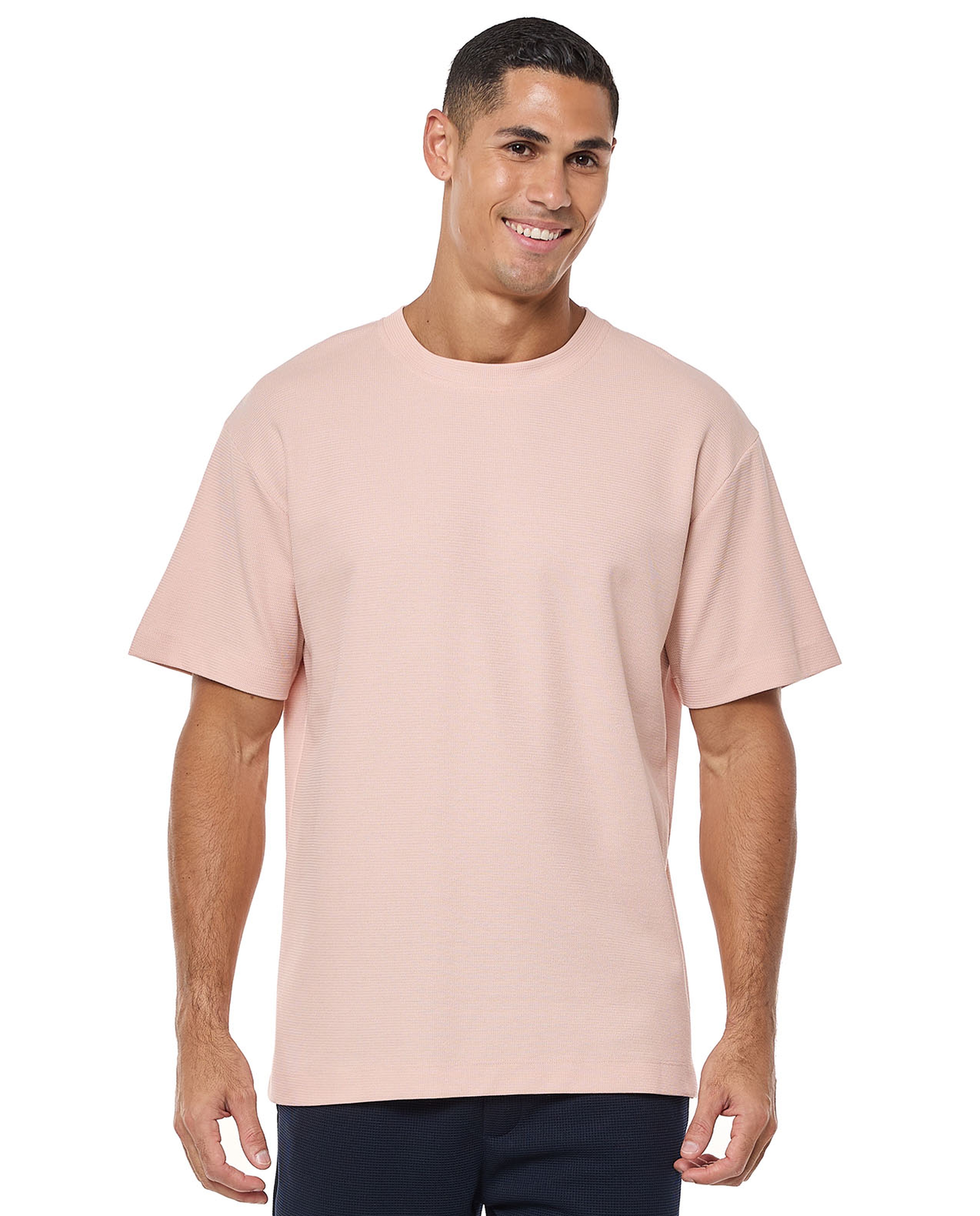 تيشيرت برقبة مستديرة وأكمام قصيرة