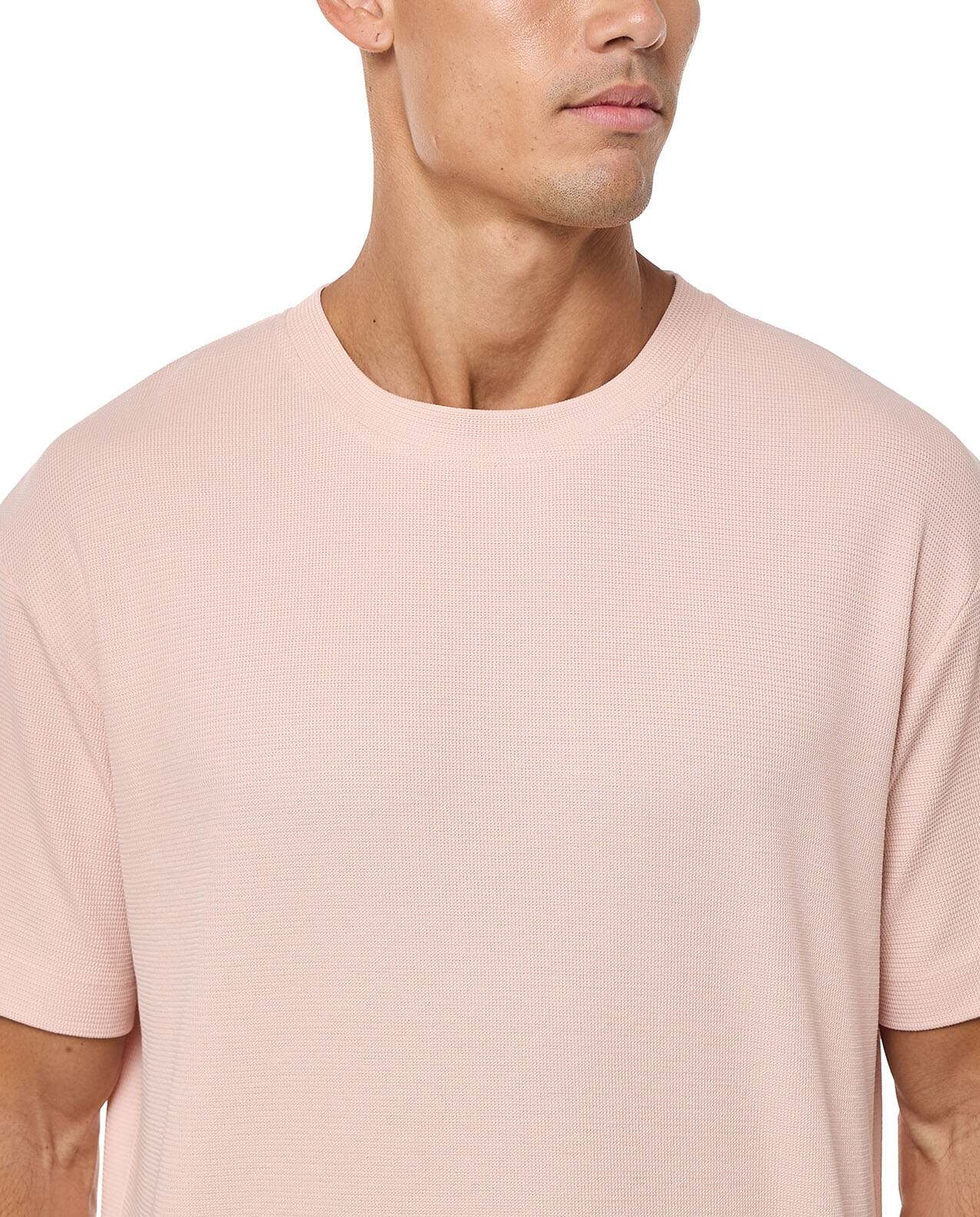 تيشيرت برقبة مستديرة وأكمام قصيرة