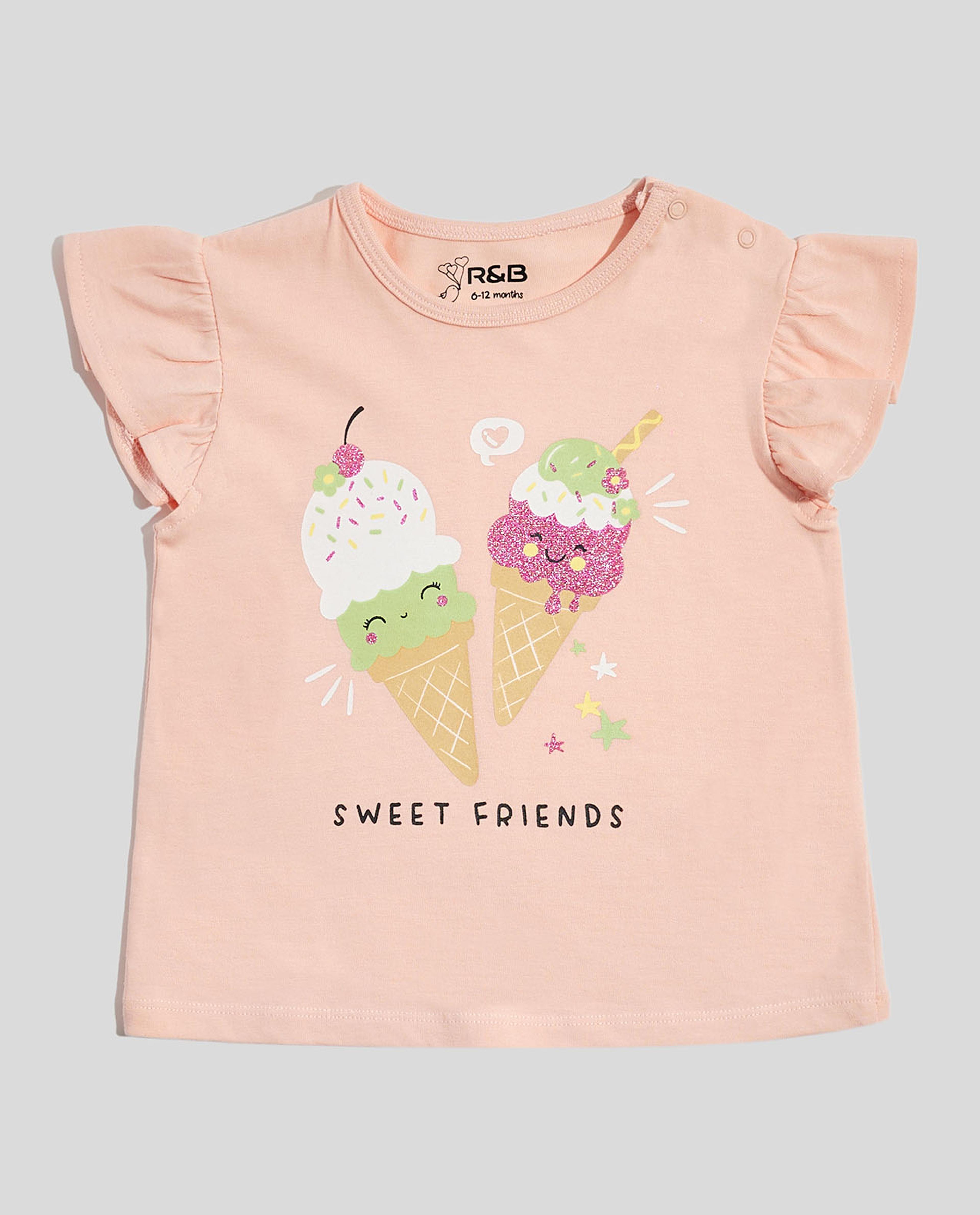 تيشيرت بطبعة جرافيك بياقة مستديرة وأكمام فلاتر