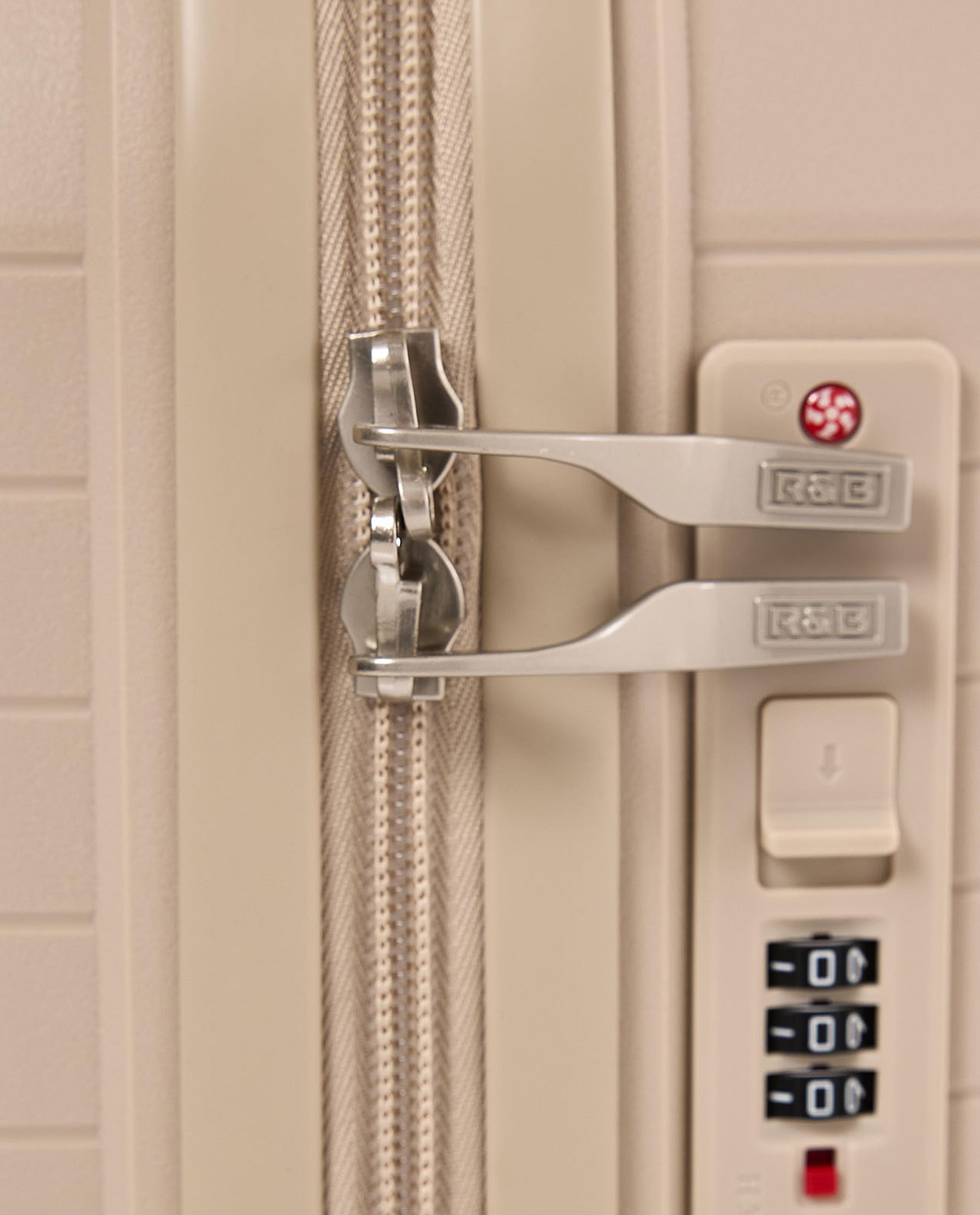 حقيبة ترولي صلبة