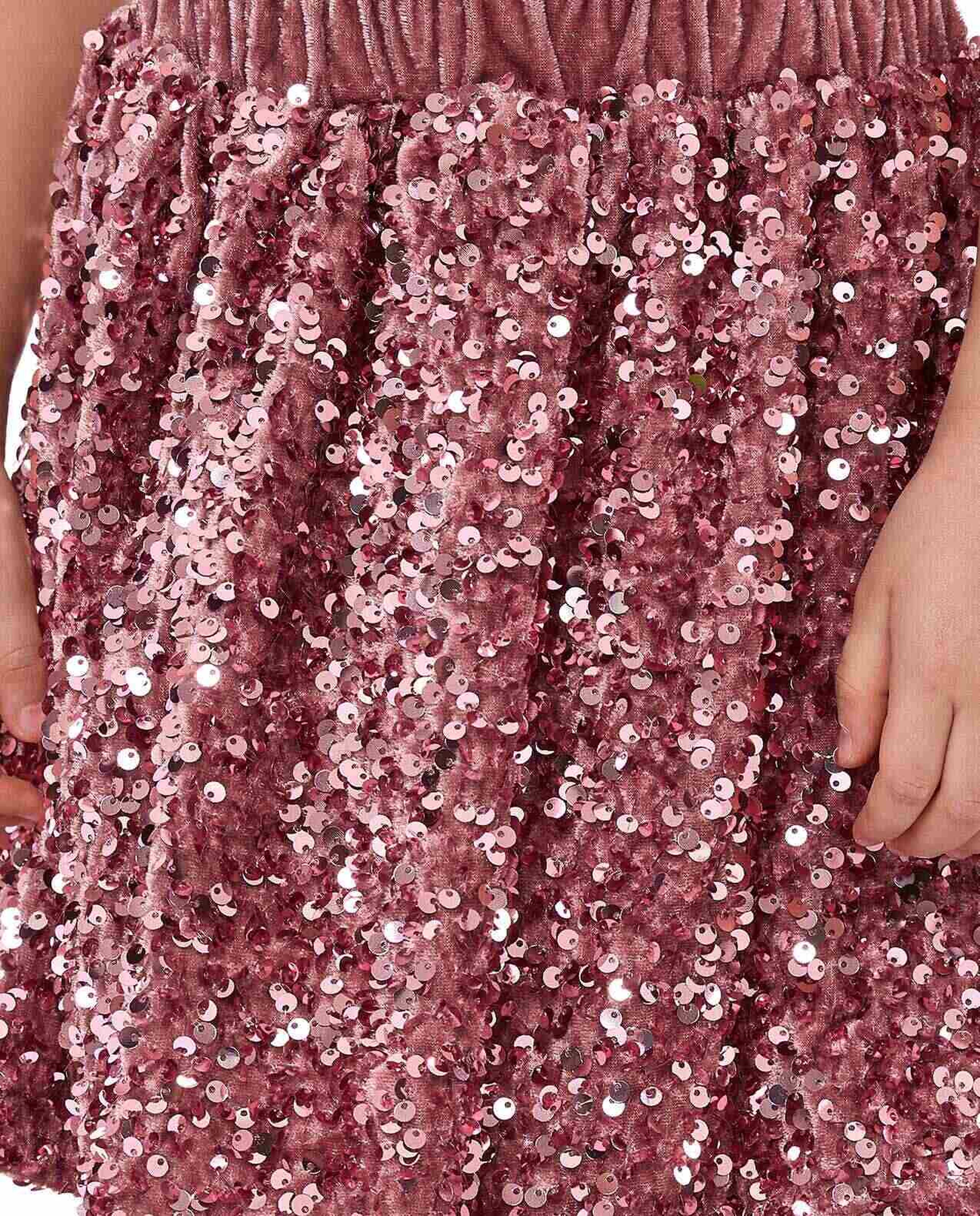 تنورة قصيرة مزينة بترتر