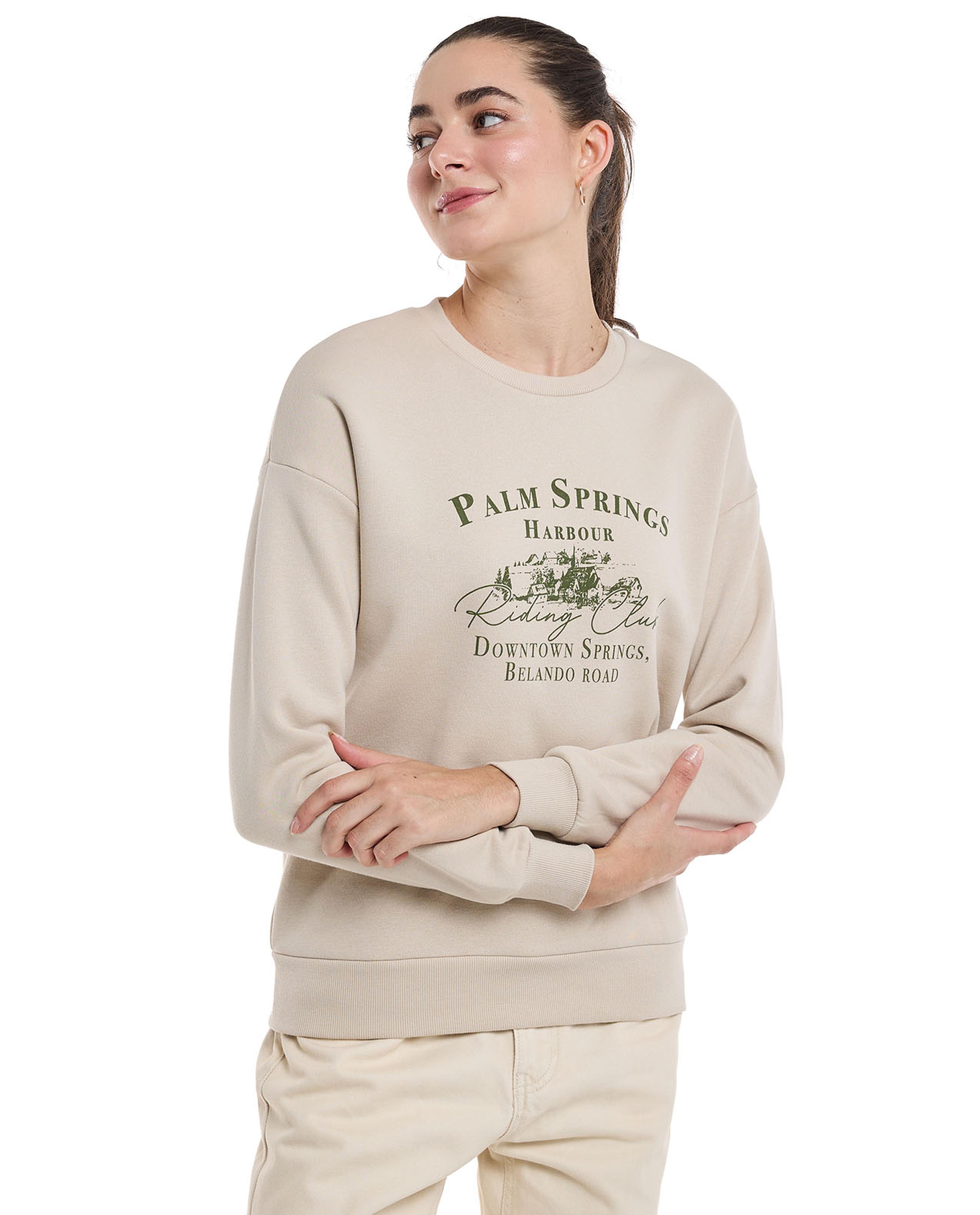 سويتشيرت مطبوع برقبة دائرية وأكمام طويلة