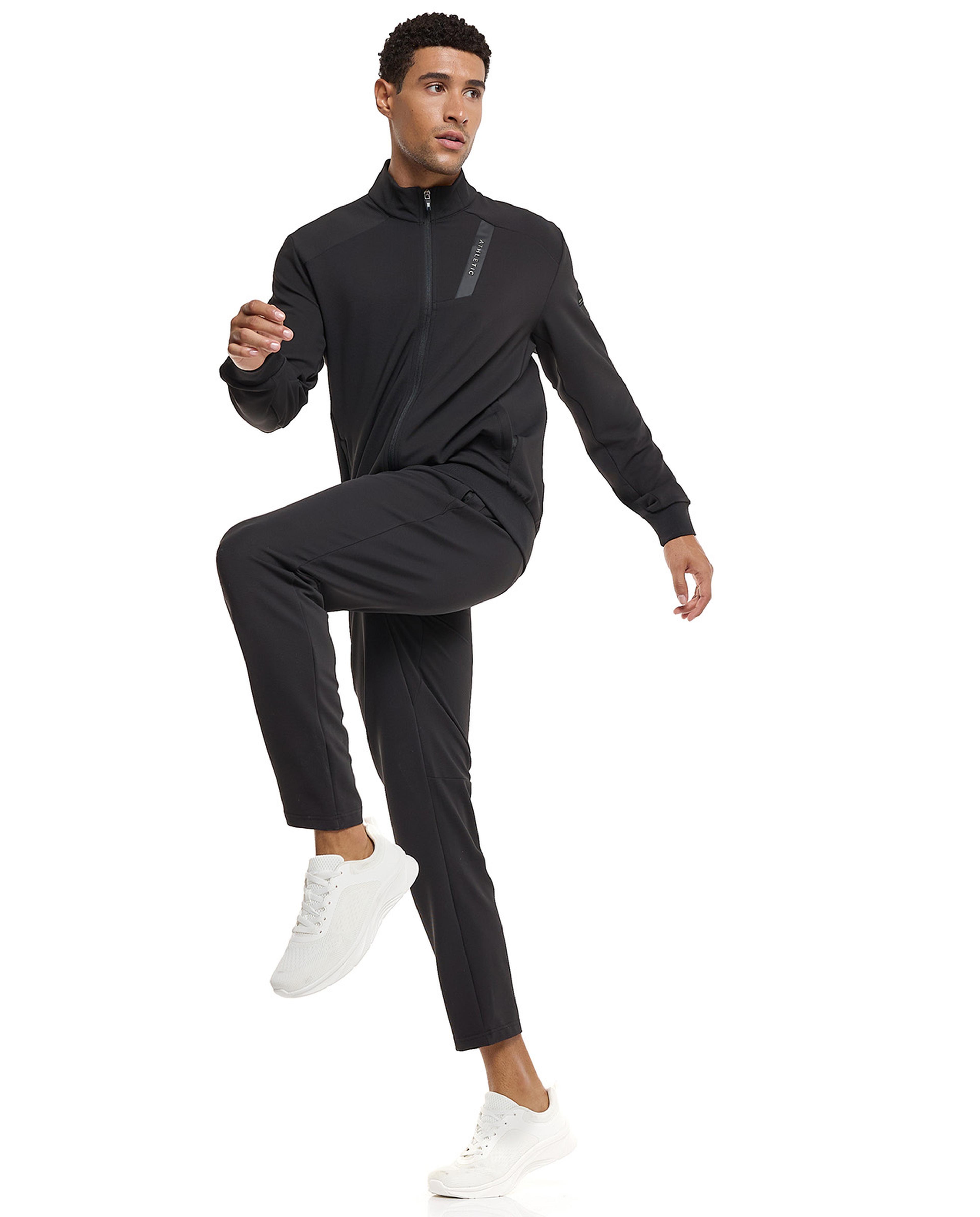 جوغر رياضي برباط على الخصر وطبعة