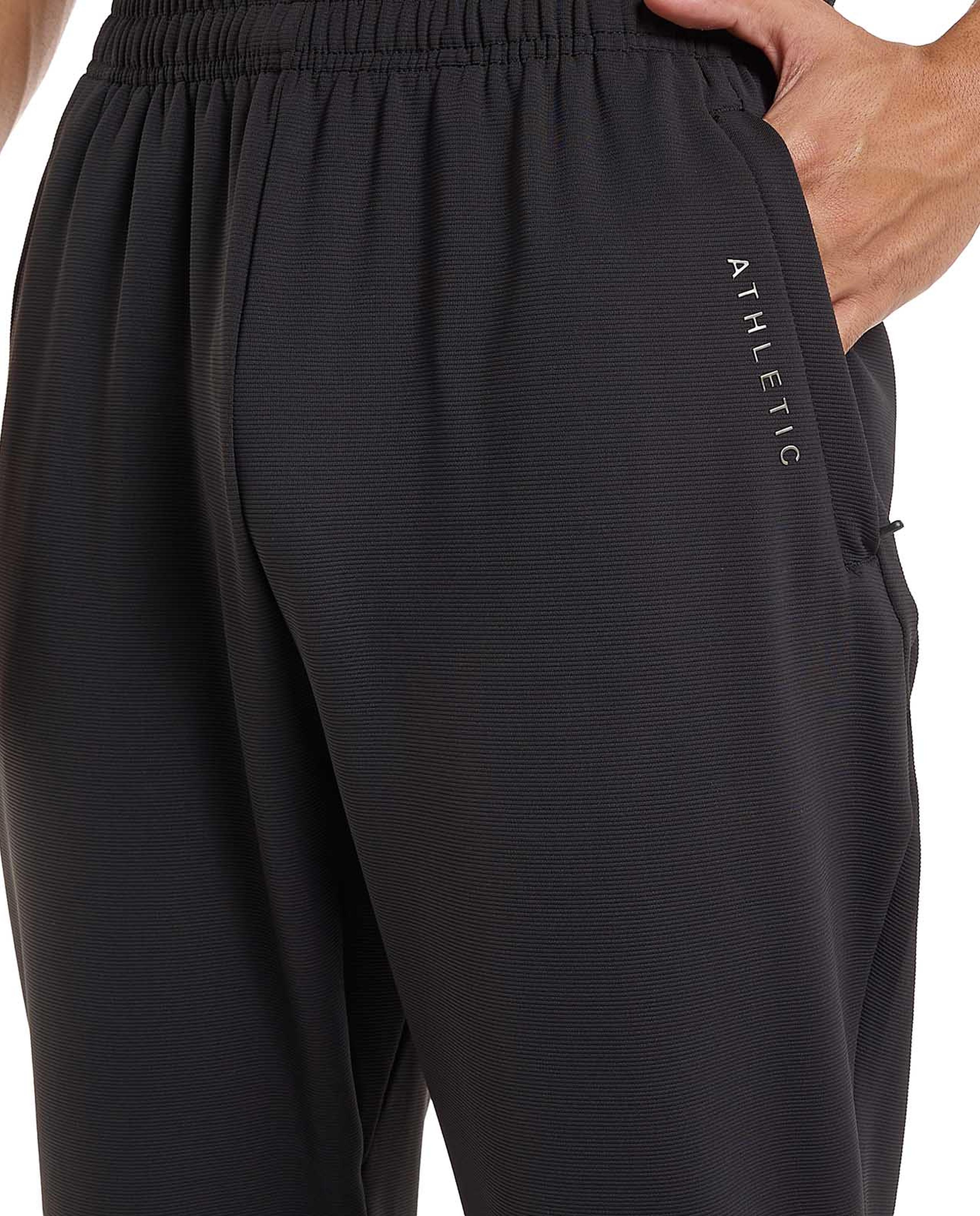 جوغر رياضي برباط على الخصر وطبعة