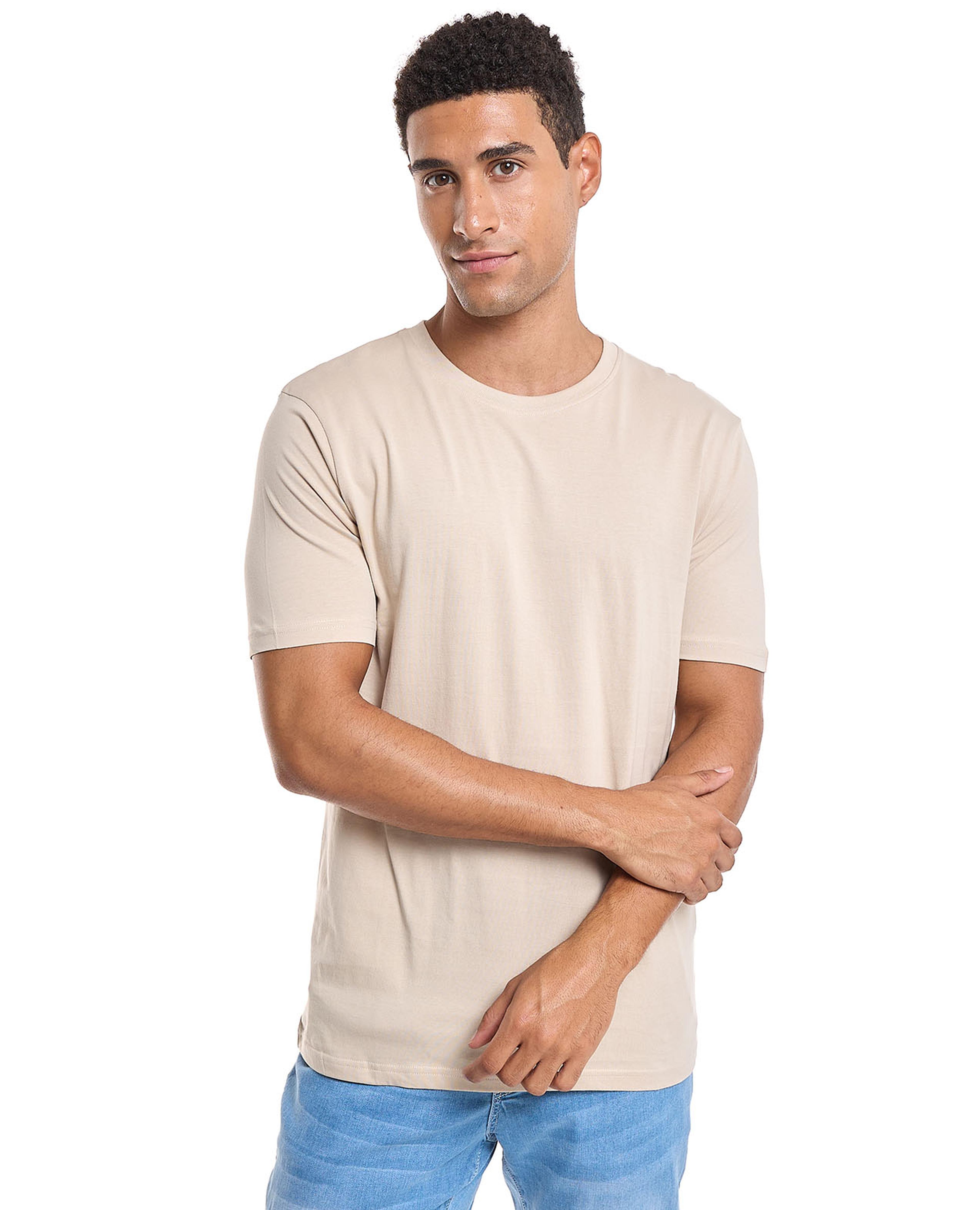 تيشيرت سادة بأكمام قصيرة ورقبة مستديرة