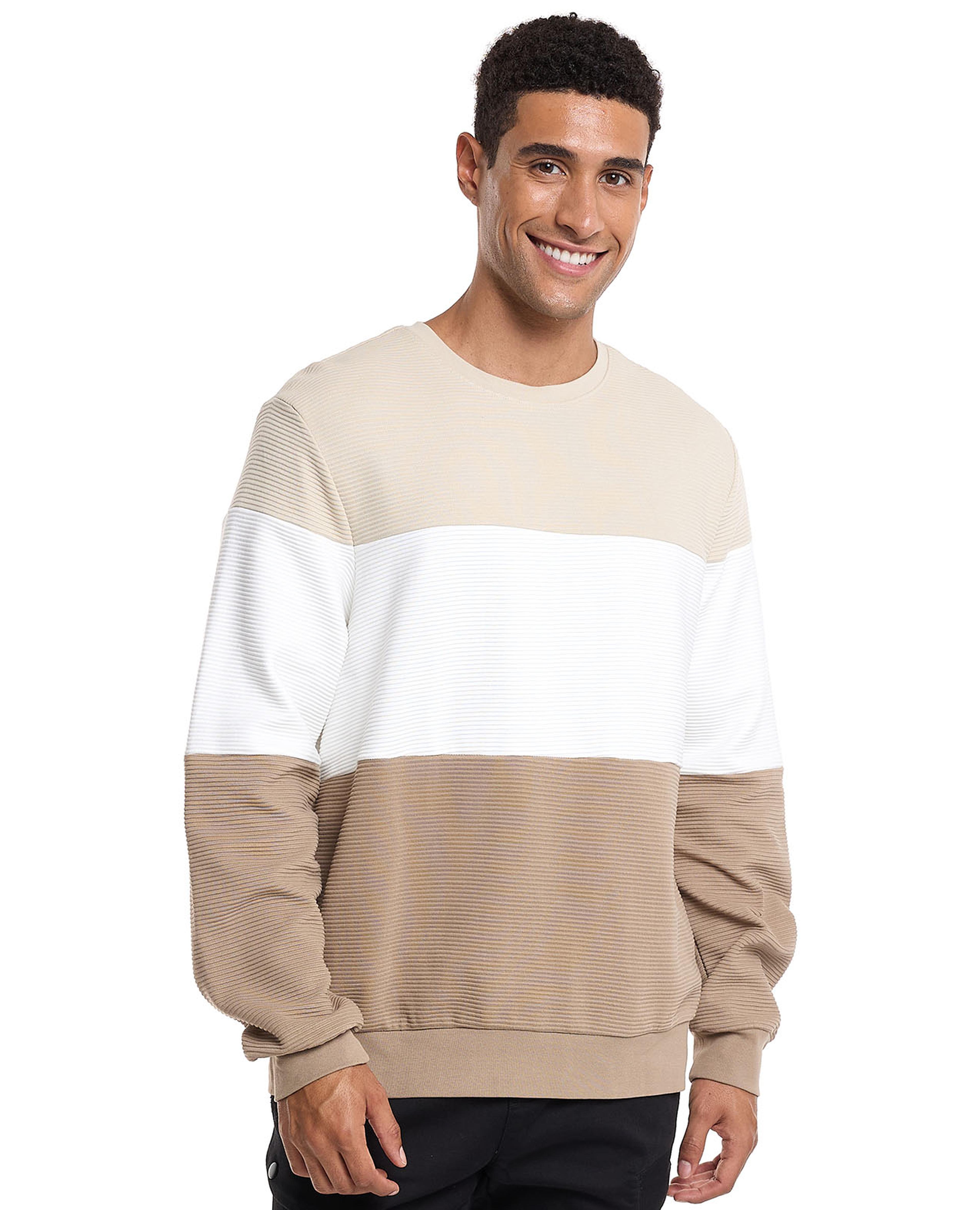 سويتشيرت بأكمام طويلة ورقبة مستديرة