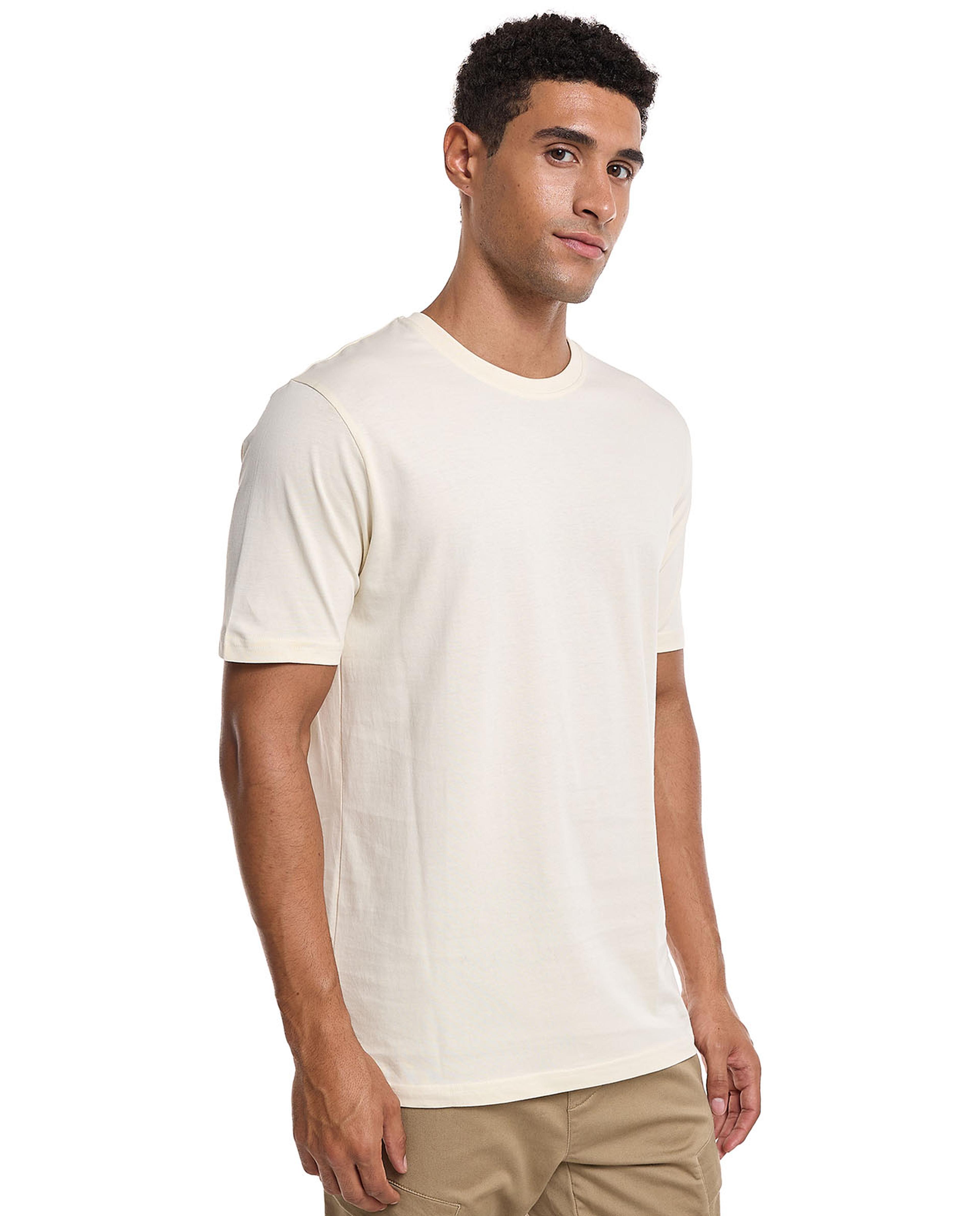 تيشيرت سادة بأكمام قصيرة ورقبة مستديرة