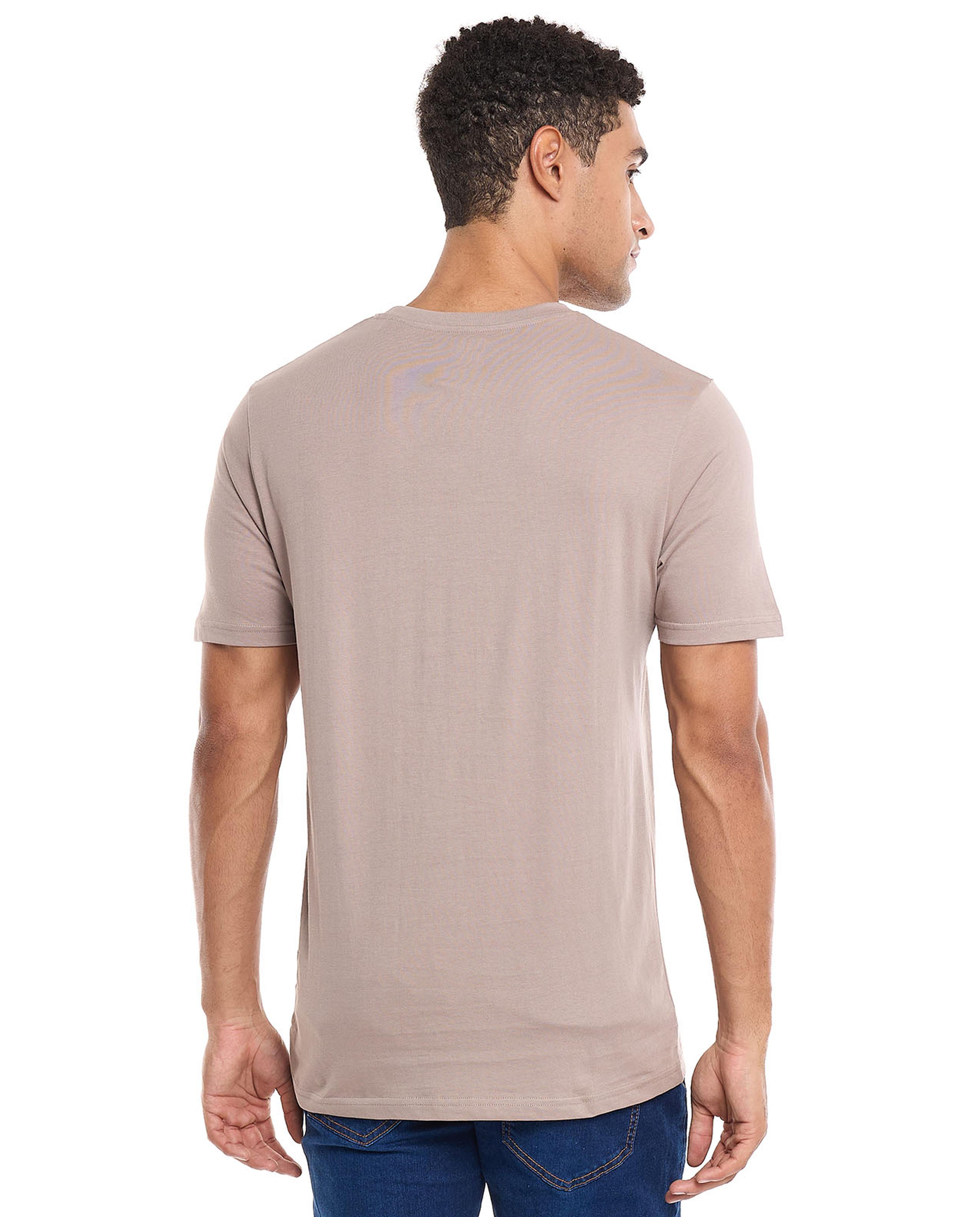 تيشيرت سادة بأكمام قصيرة ورقبة مستديرة