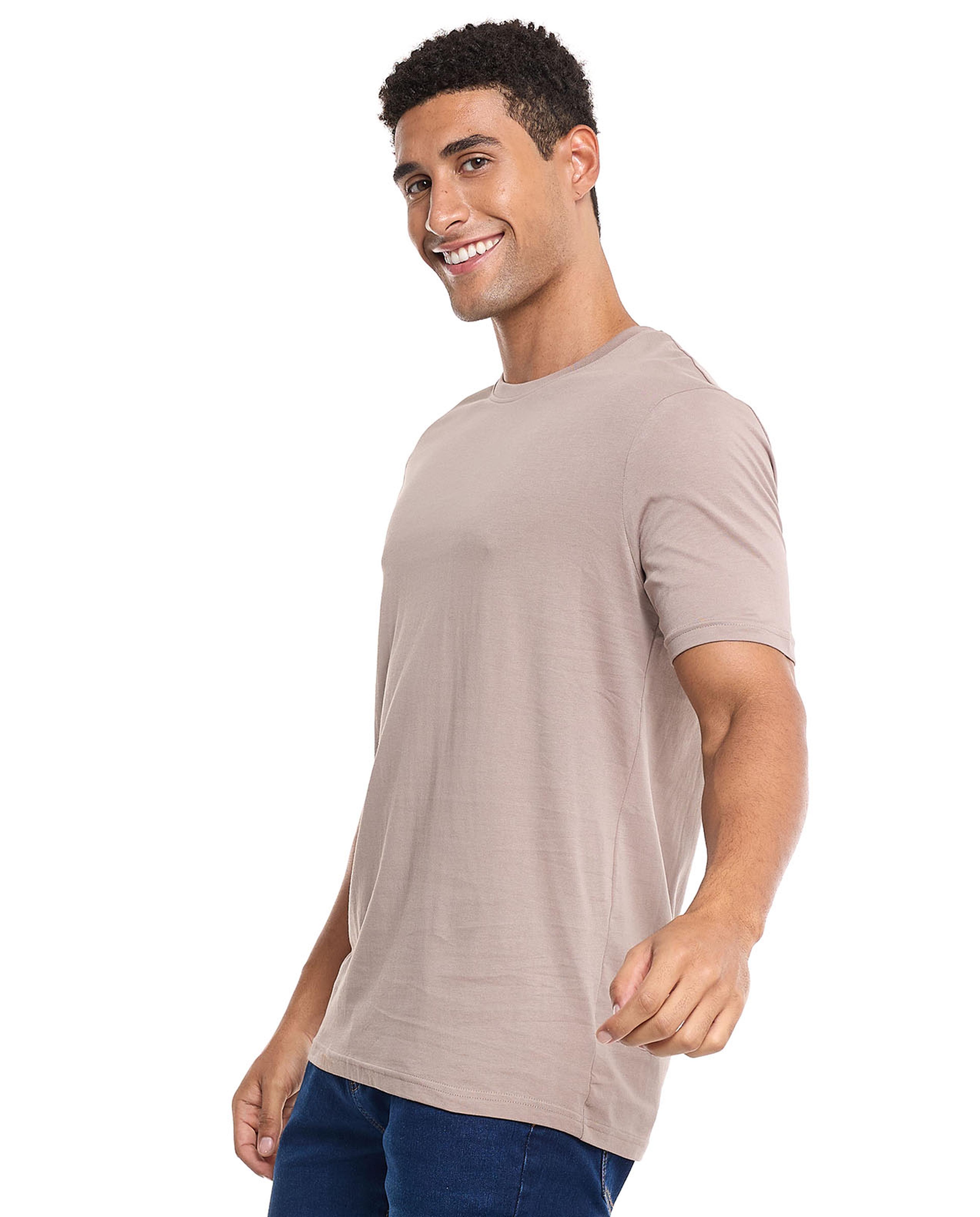 تيشيرت سادة بأكمام قصيرة ورقبة مستديرة