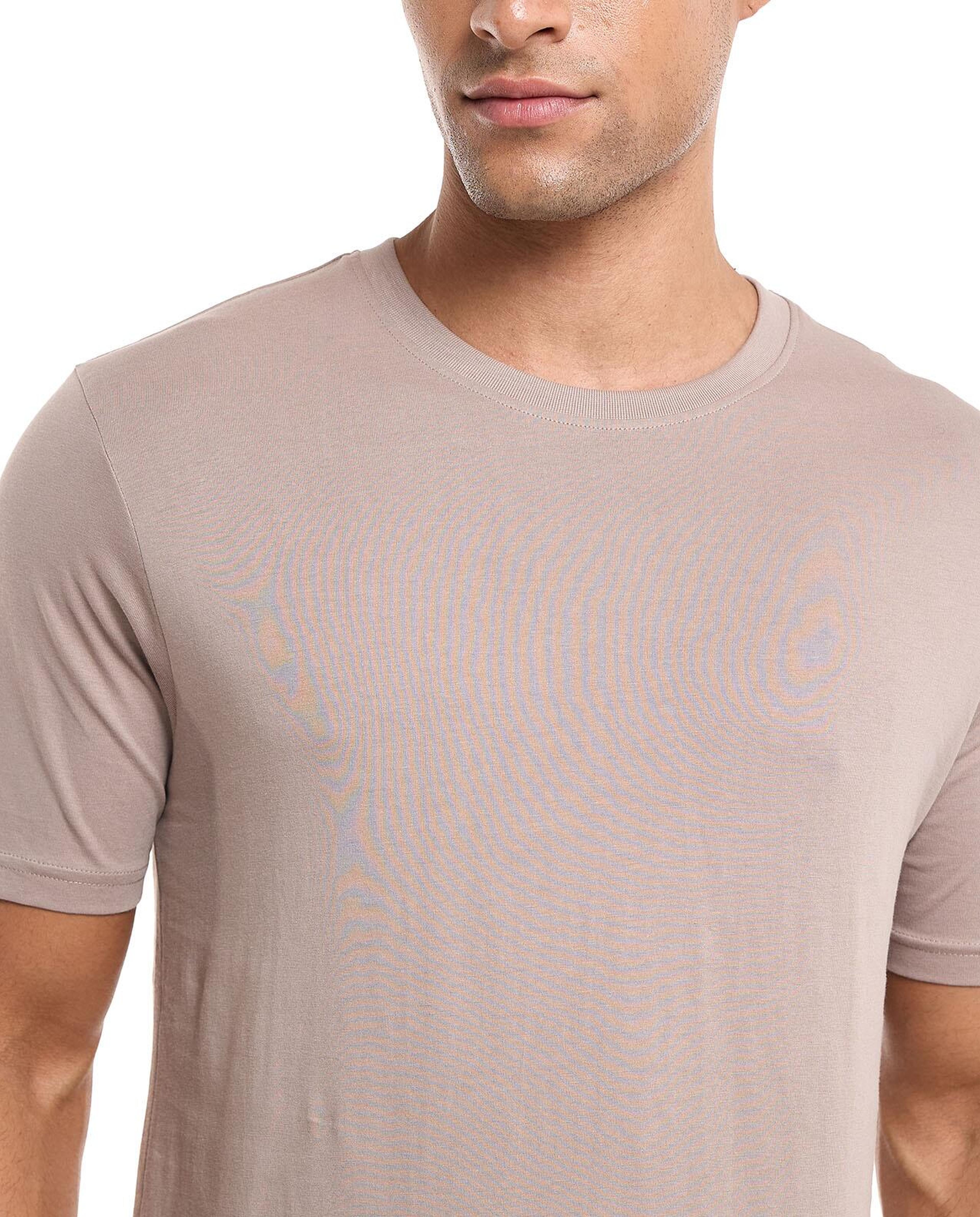 تيشيرت سادة بأكمام قصيرة ورقبة مستديرة