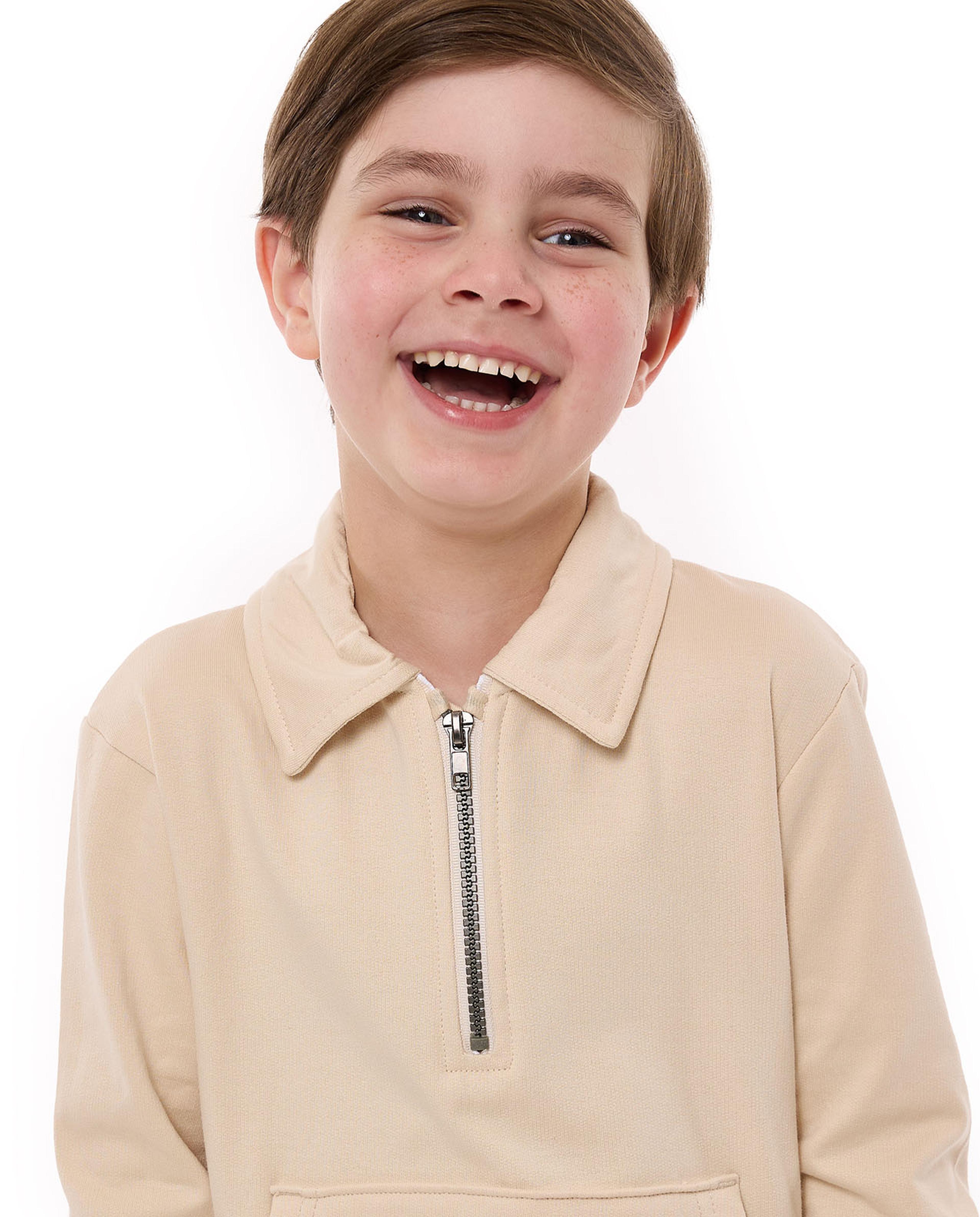 سويتشيرت سادة بياقة وأكمام طويلة