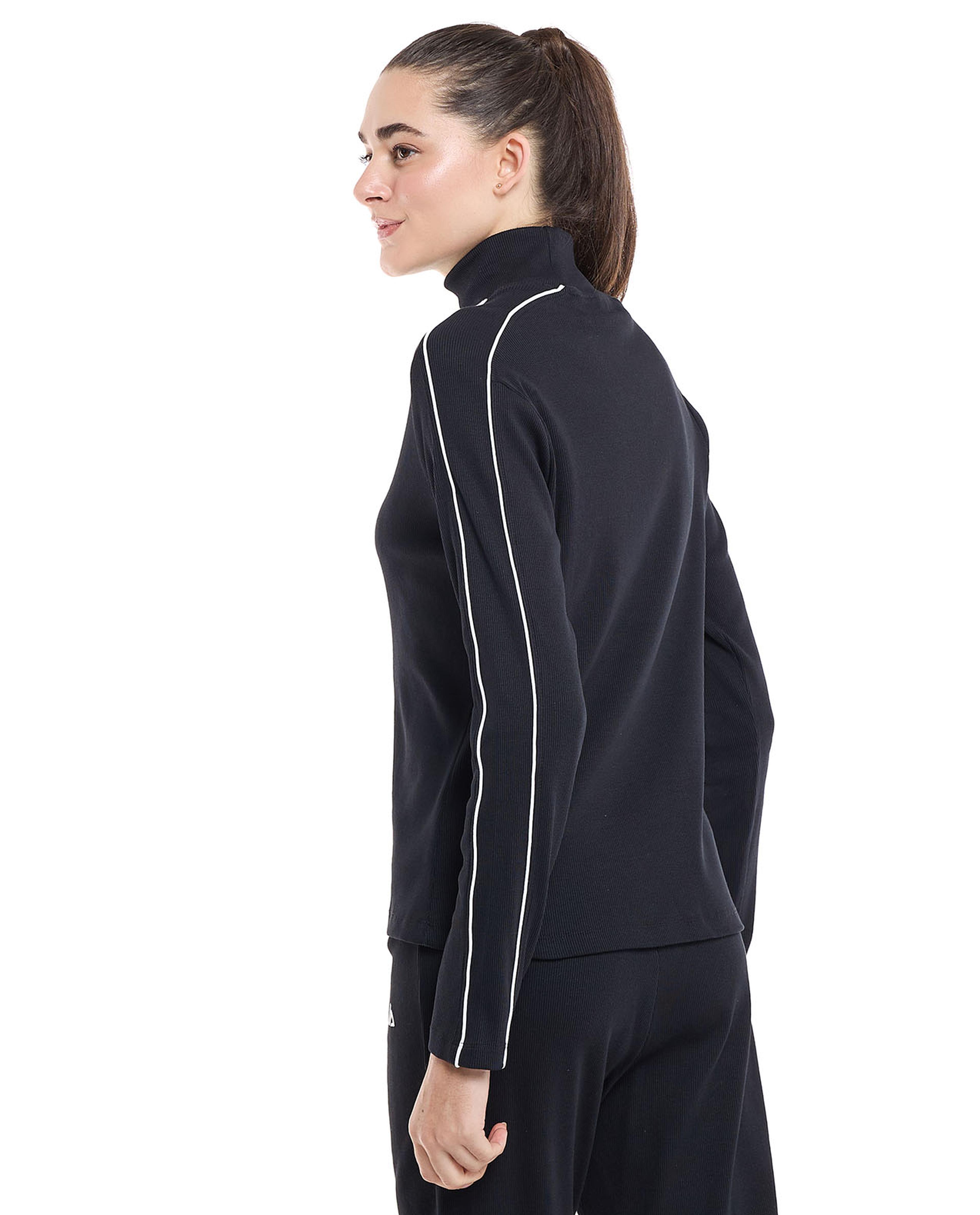 توب رياضي بأكمام طويلة