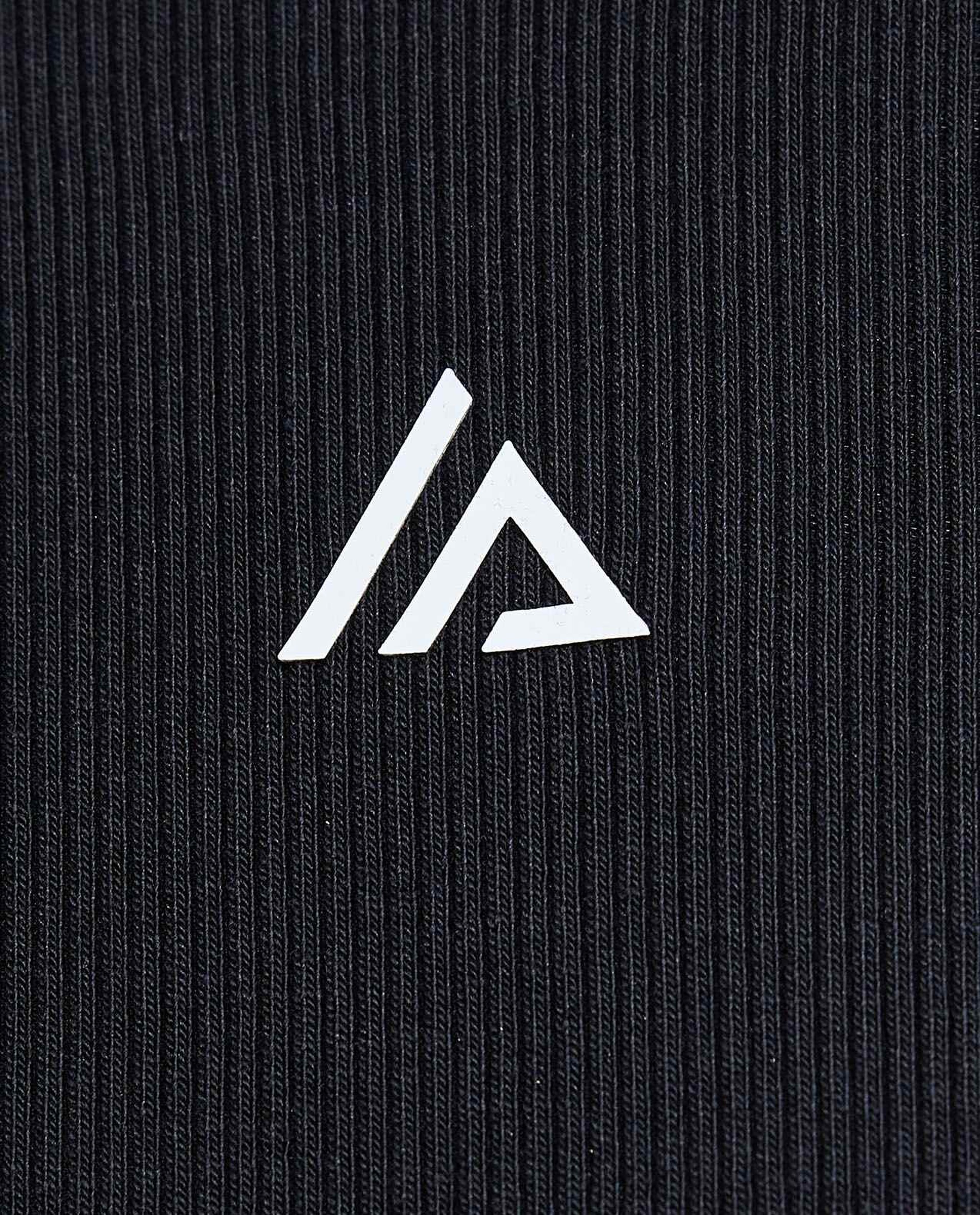 توب رياضي بأكمام طويلة