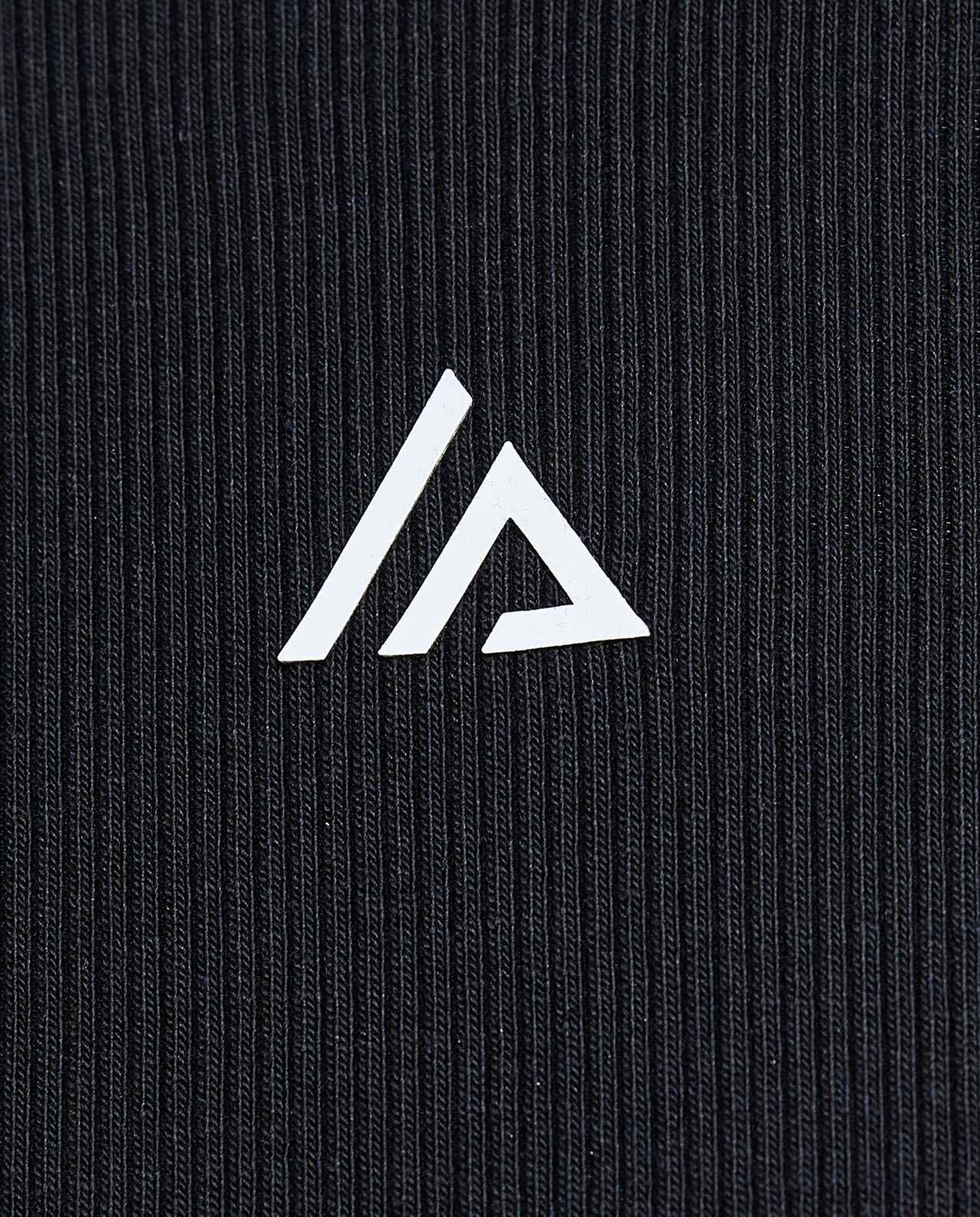 توب رياضي بأكمام طويلة