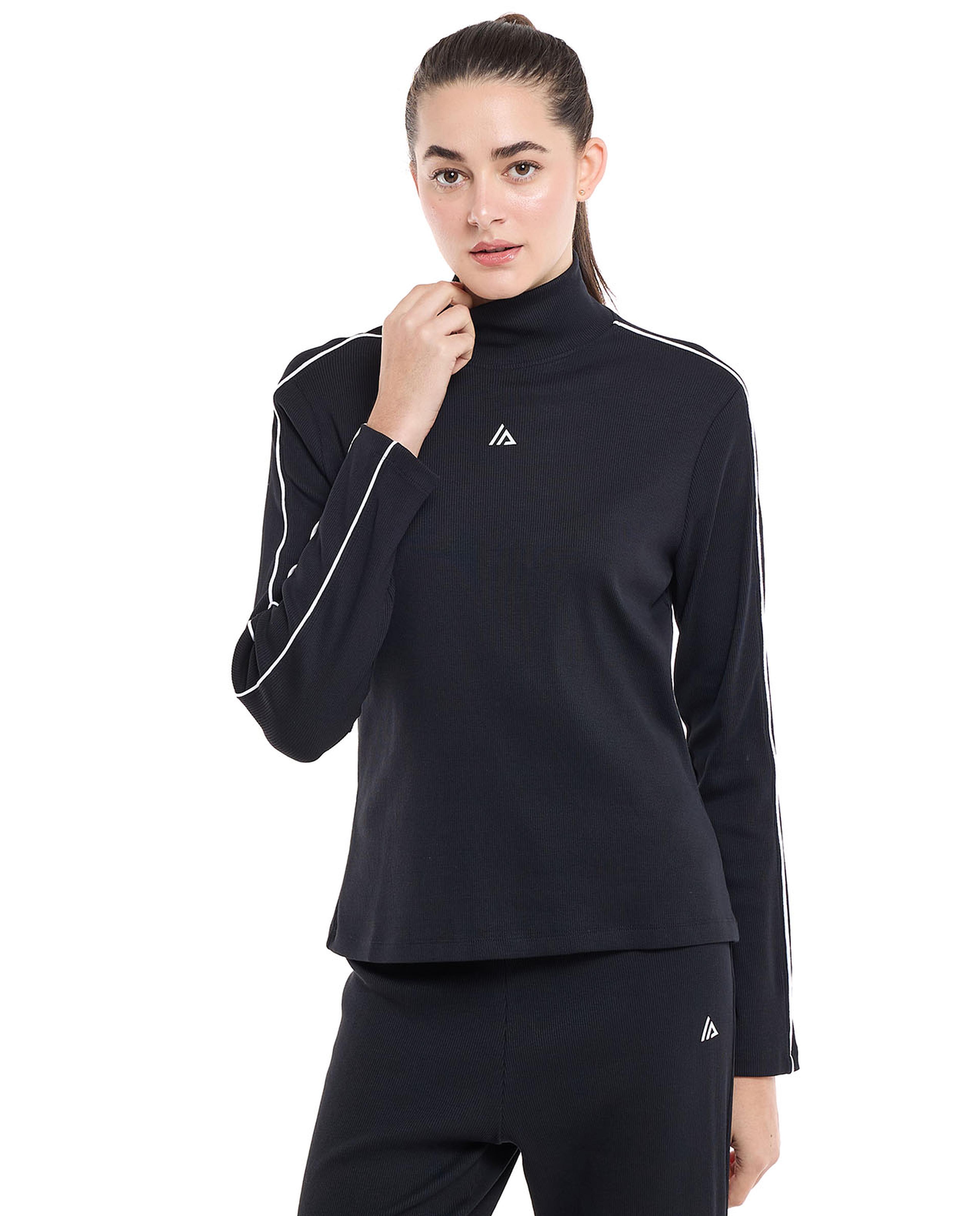 توب رياضي بأكمام طويلة