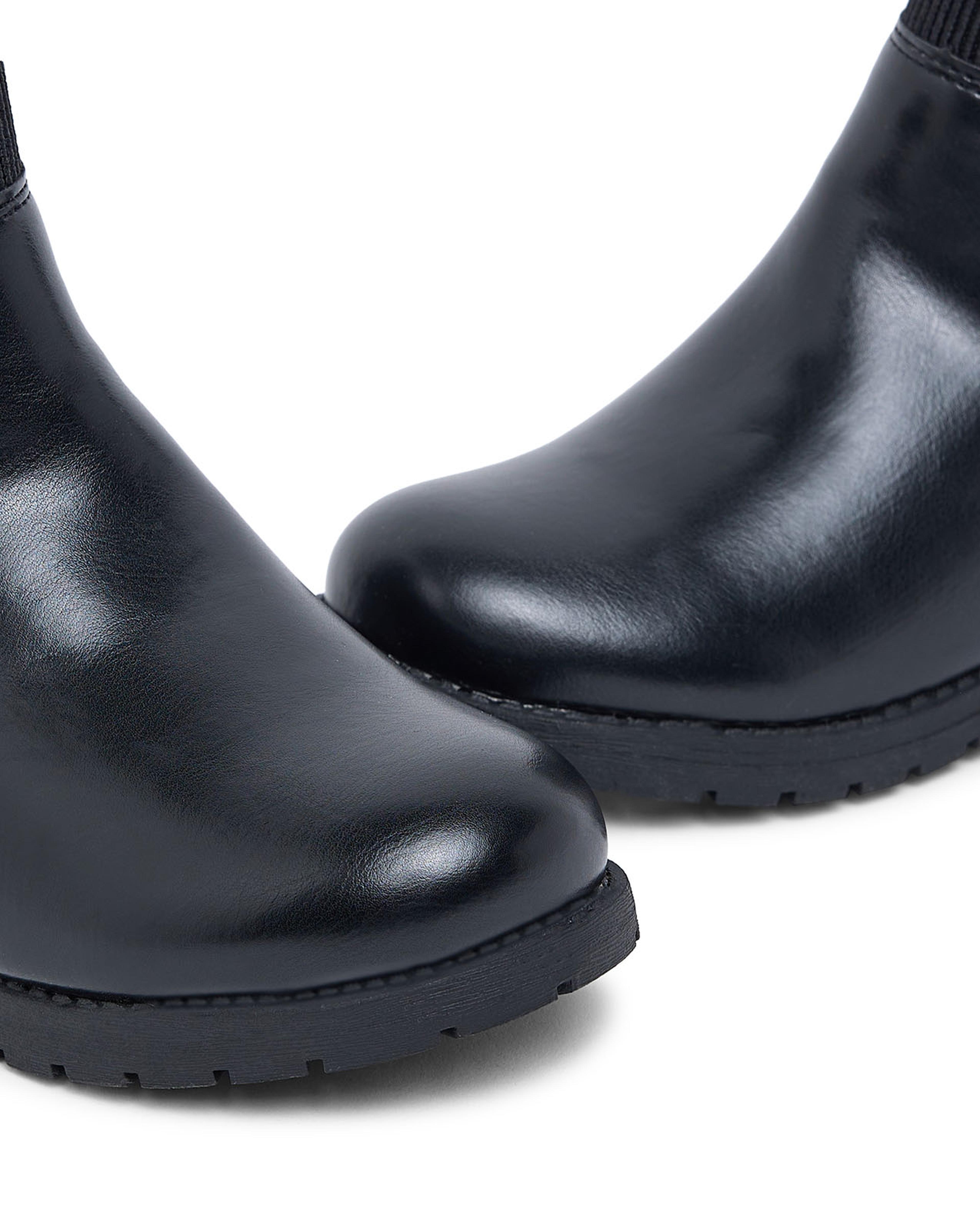 بوت بطول الكاحل مع حزام