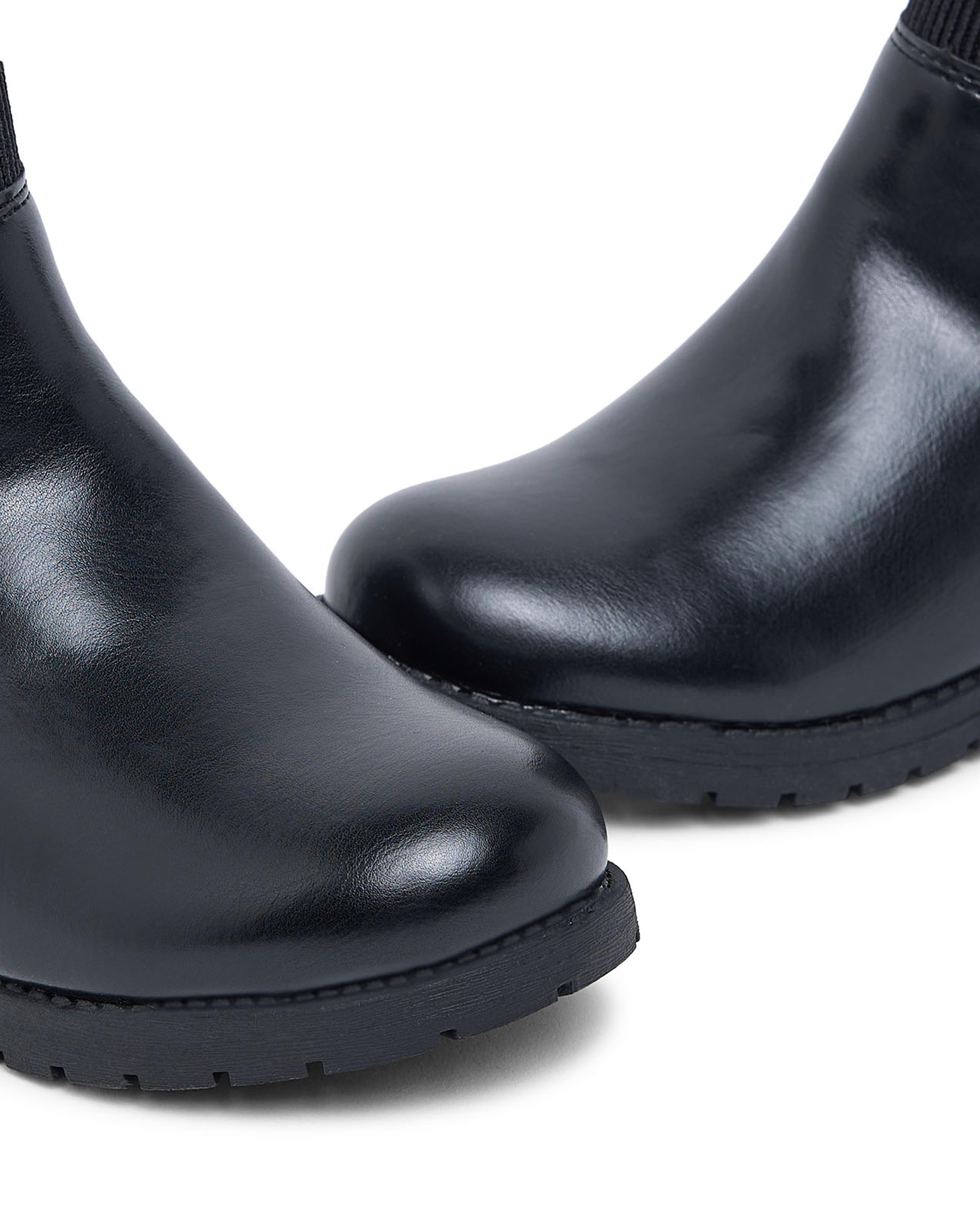 بوت بطول الكاحل مع حزام