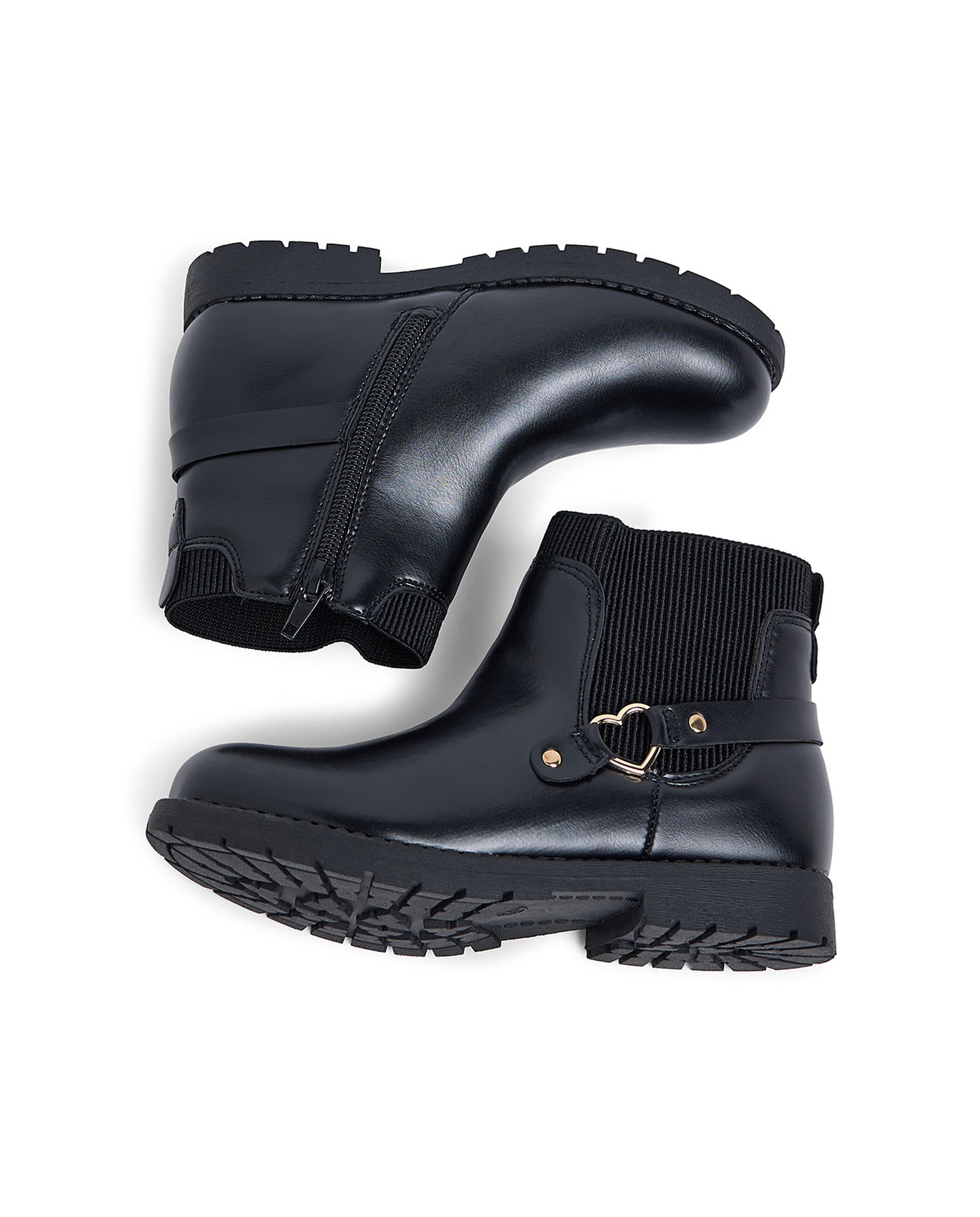 بوت بطول الكاحل مع حزام