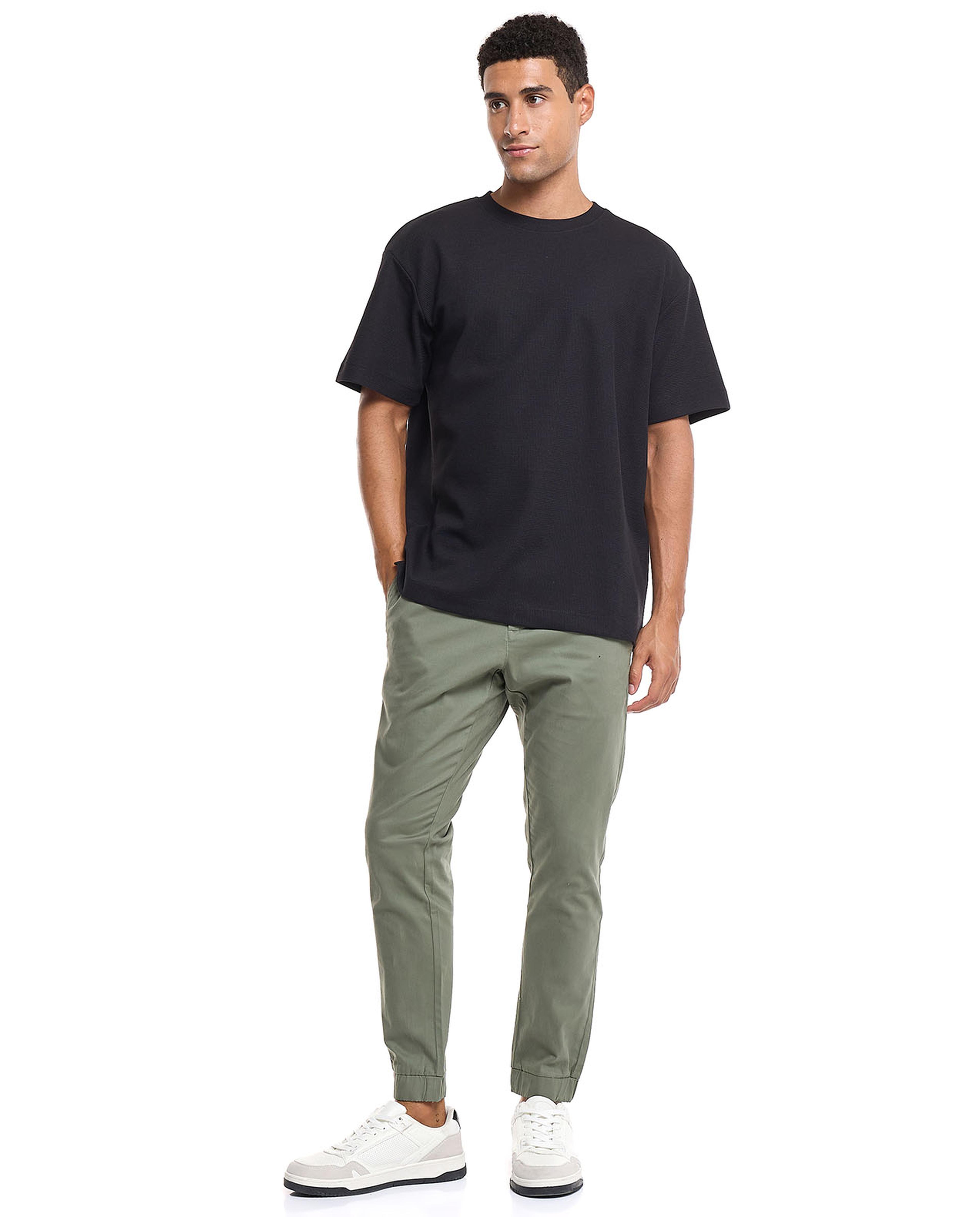 تيشيرت سادة بأكمام قصيرة ورقبة مستديرة