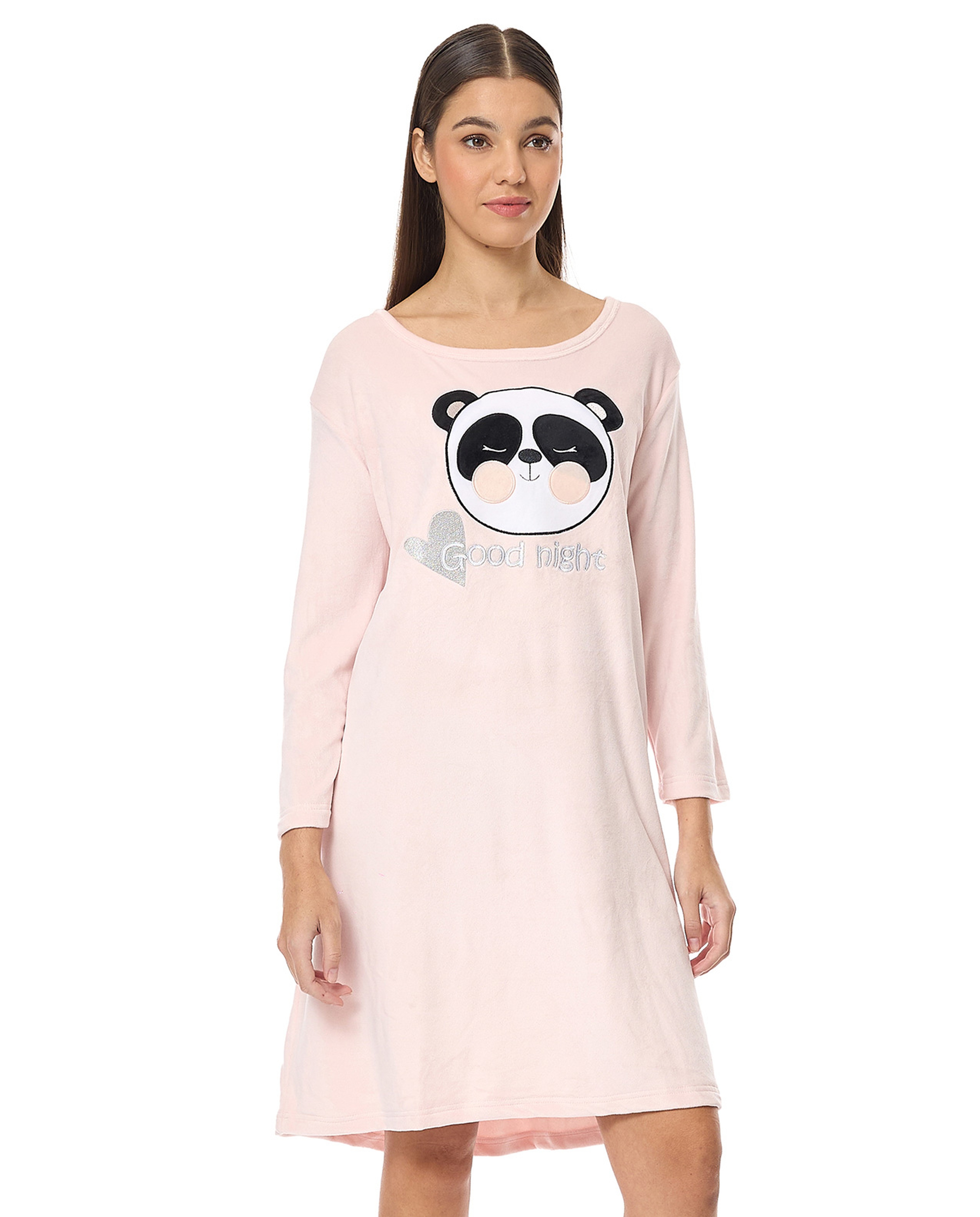 ثوب نوم مزين برقبة دائرية وأكمام طويلة