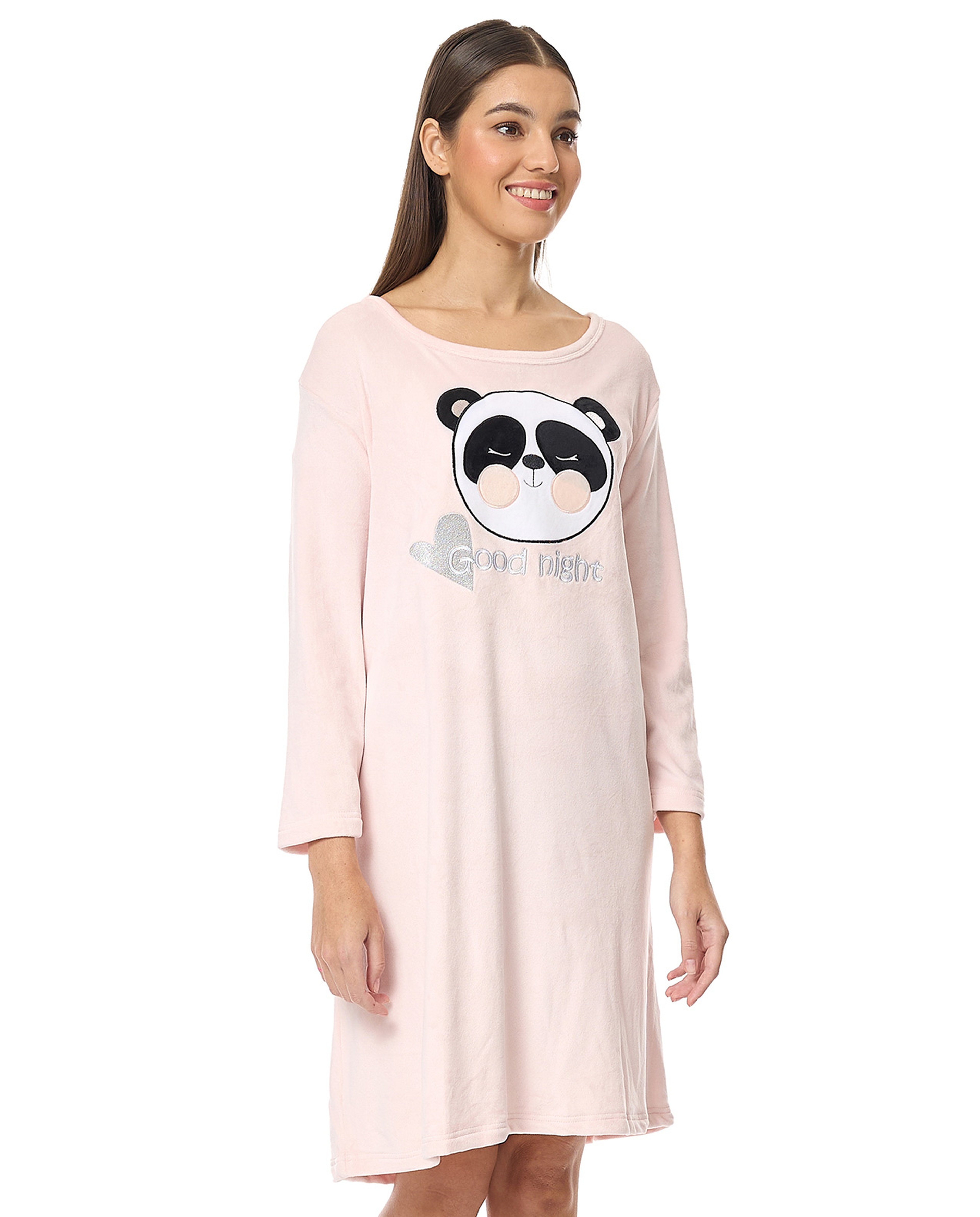 ثوب نوم مزين برقبة دائرية وأكمام طويلة