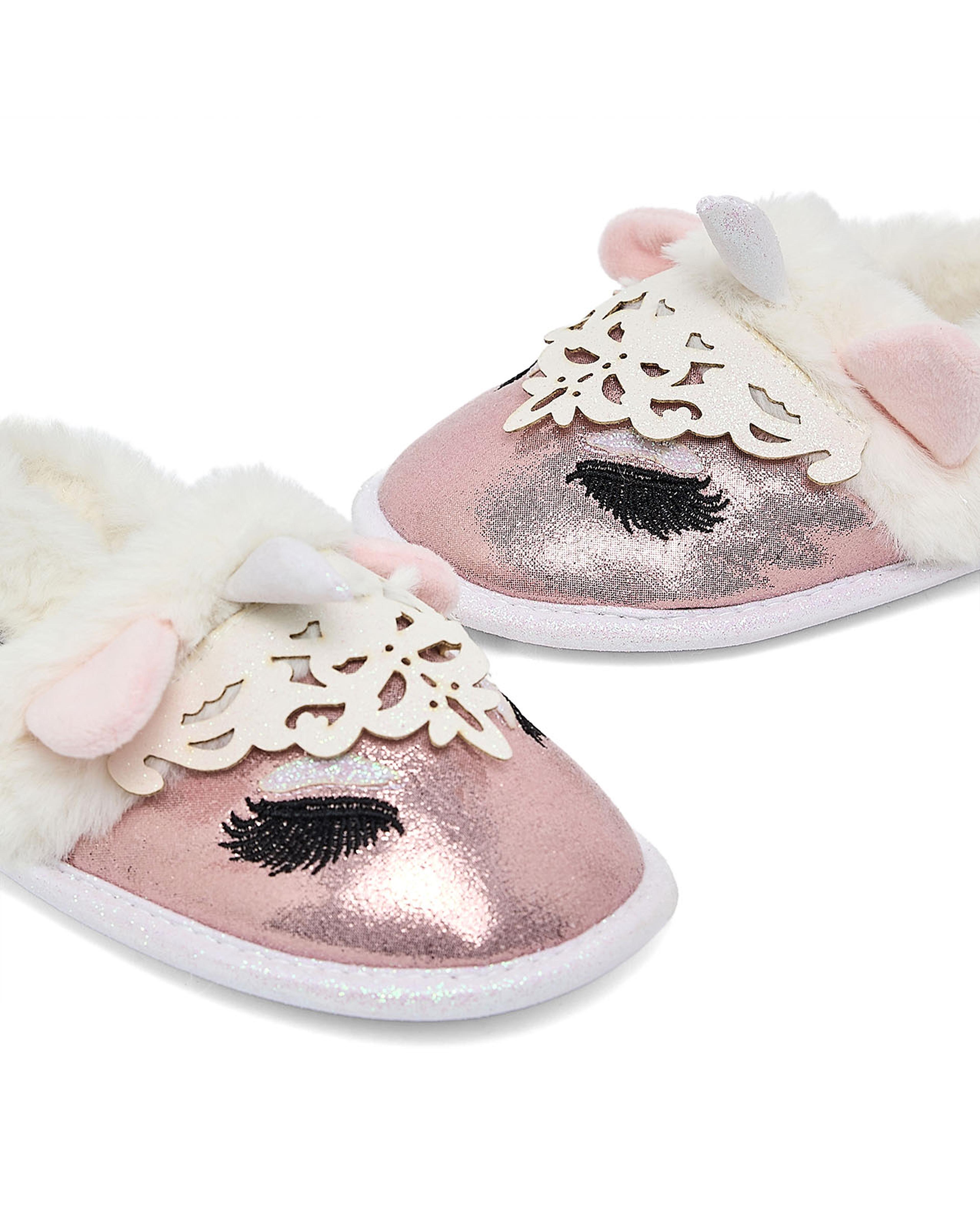 شبشب غرفة نوم مطرز بحزام خلفي