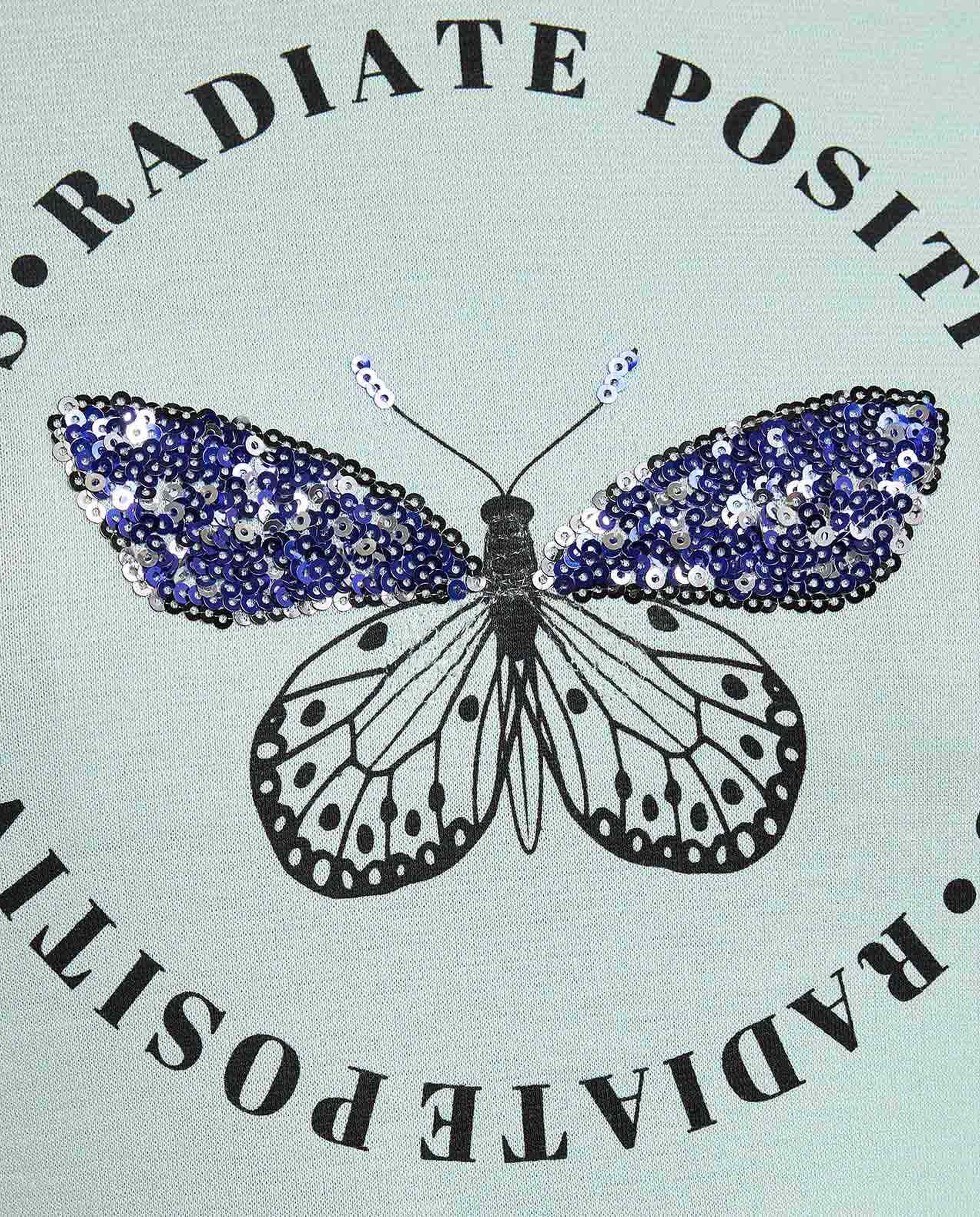 سويتشيرت برقبة دائرية وأكمام طويلة