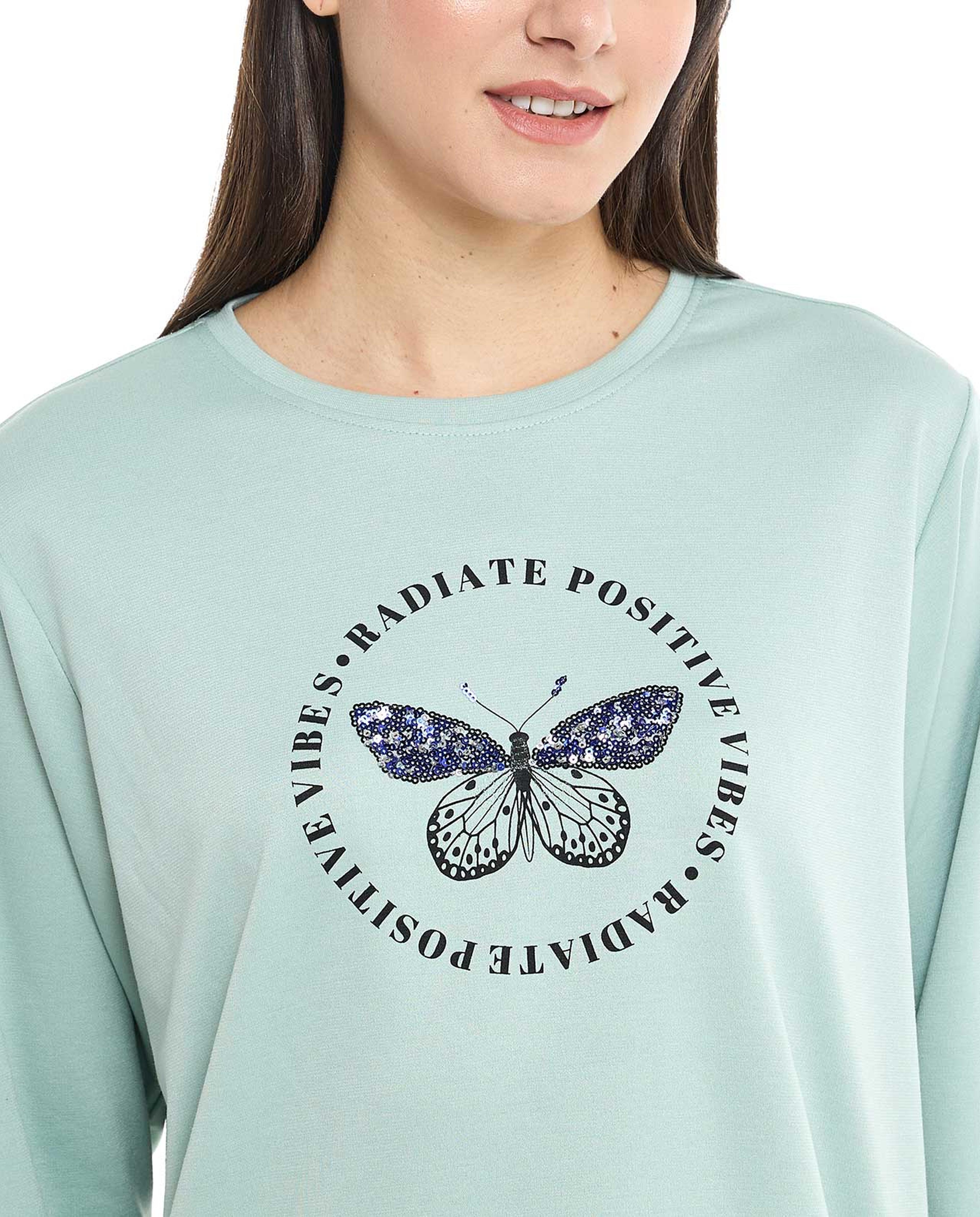 سويتشيرت برقبة دائرية وأكمام طويلة