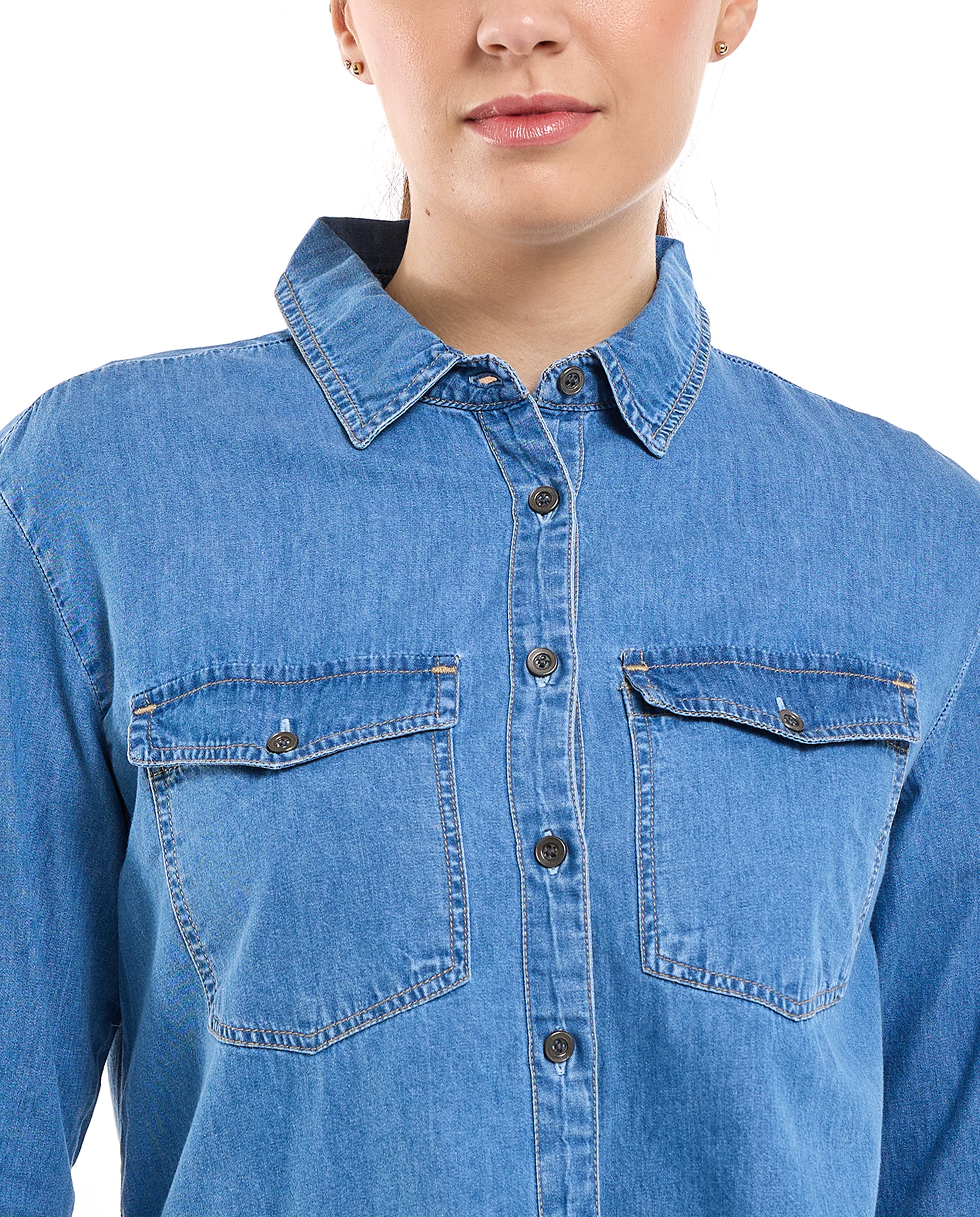 قميص دنيم بياقة كلاسيكية وأكمام طويلة