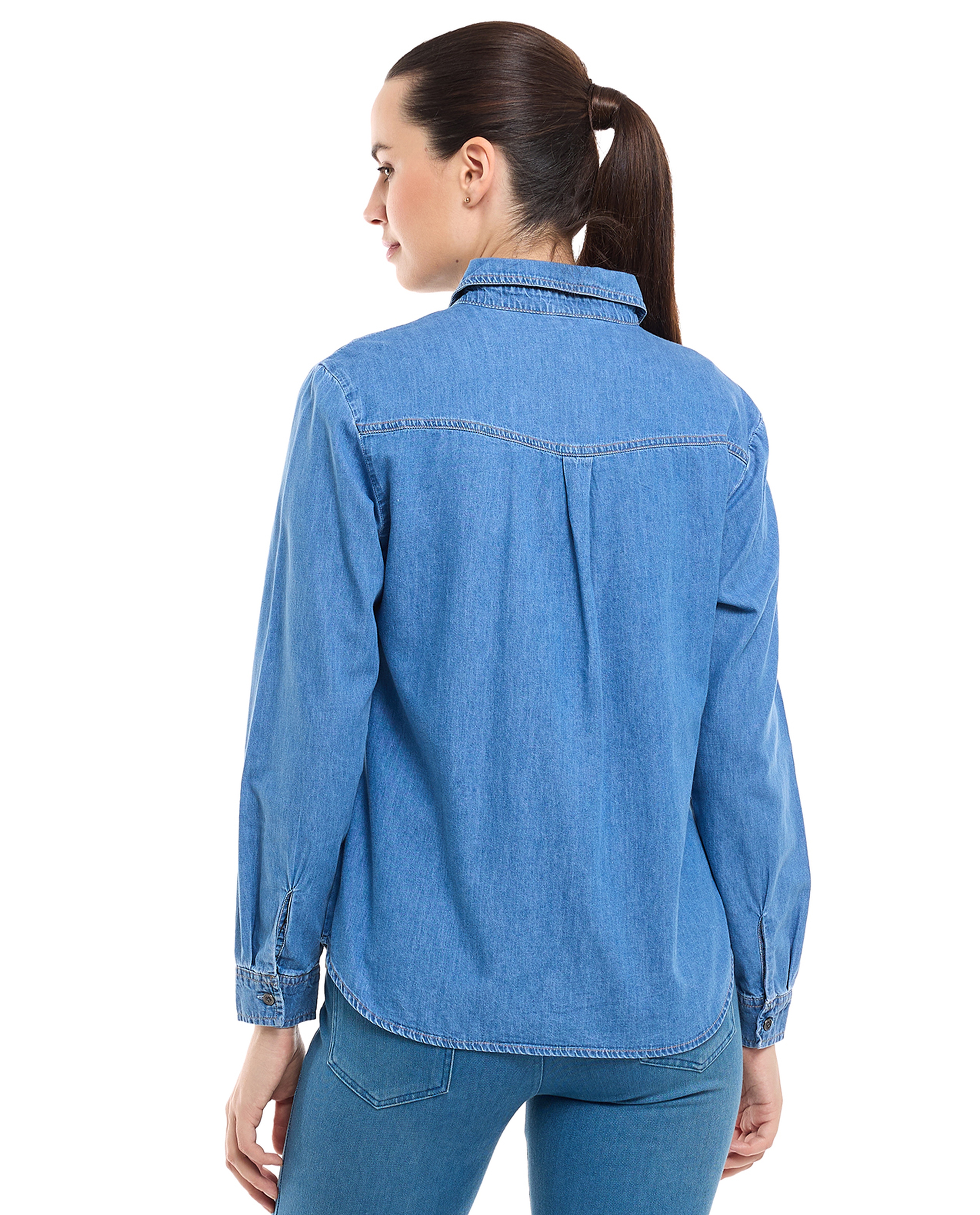 قميص دنيم بياقة كلاسيكية وأكمام طويلة