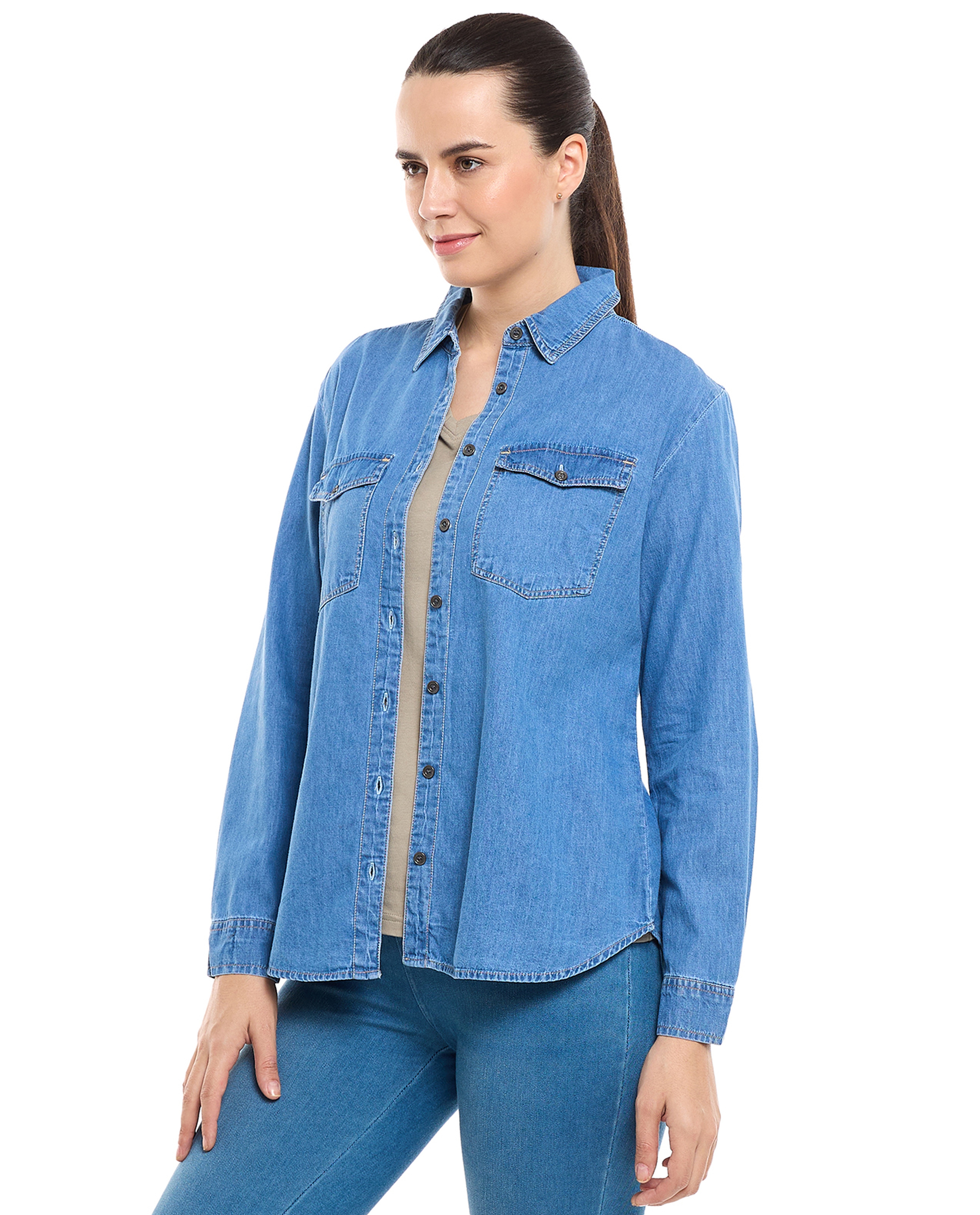 قميص دنيم بياقة كلاسيكية وأكمام طويلة