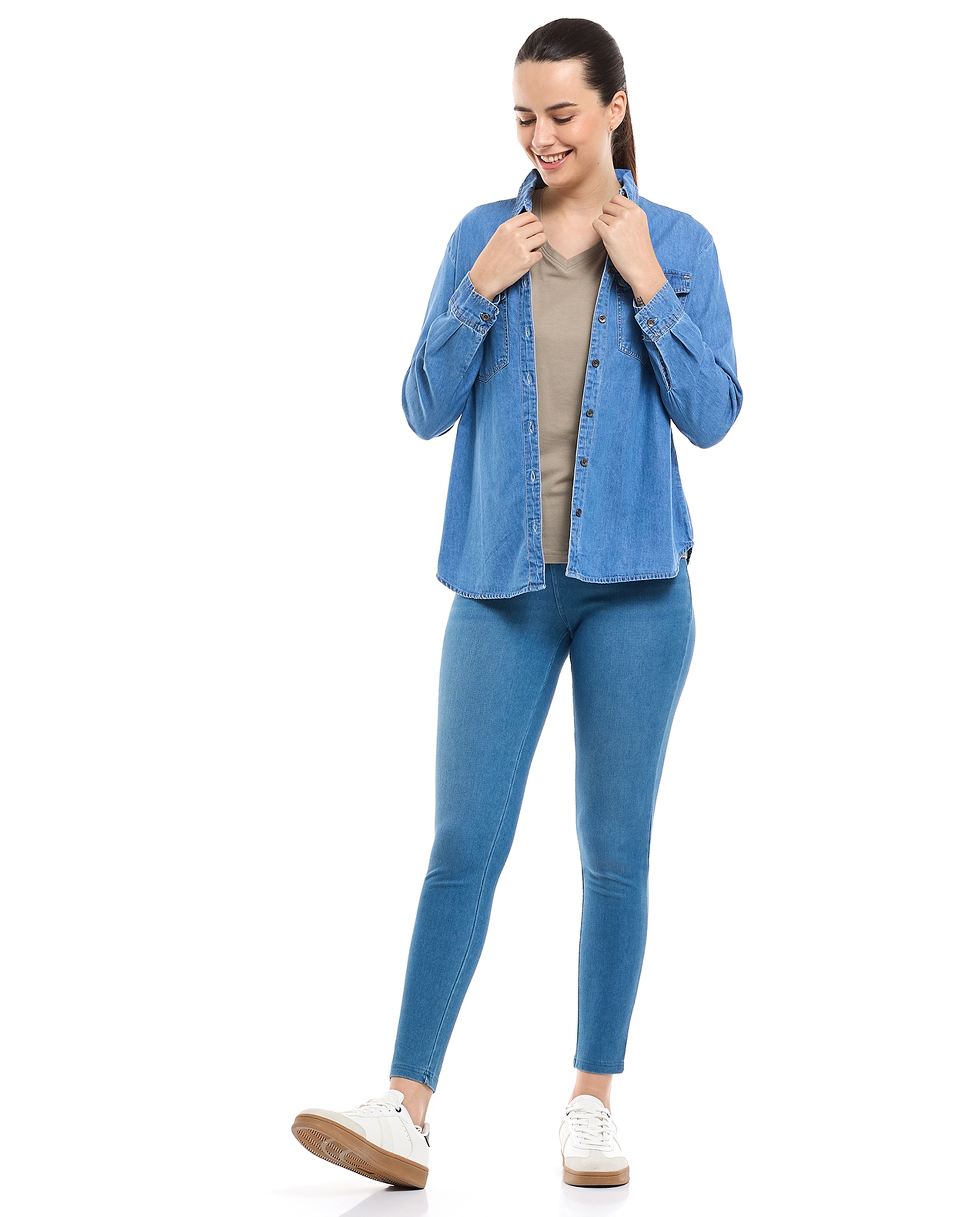 قميص دنيم بياقة كلاسيكية وأكمام طويلة