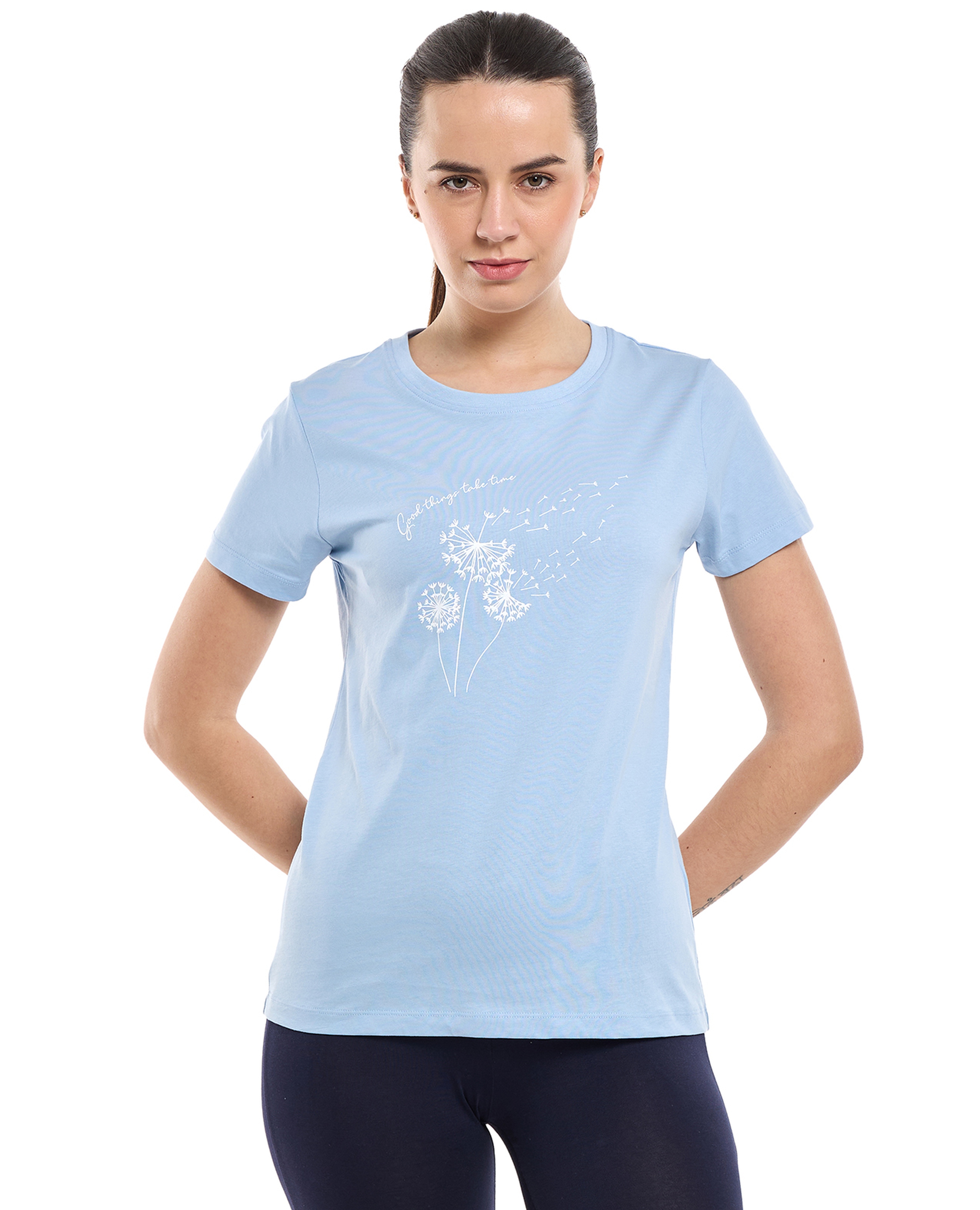 تيشيرت مطبوع بياقة مستديرة وأكمام قصيرة