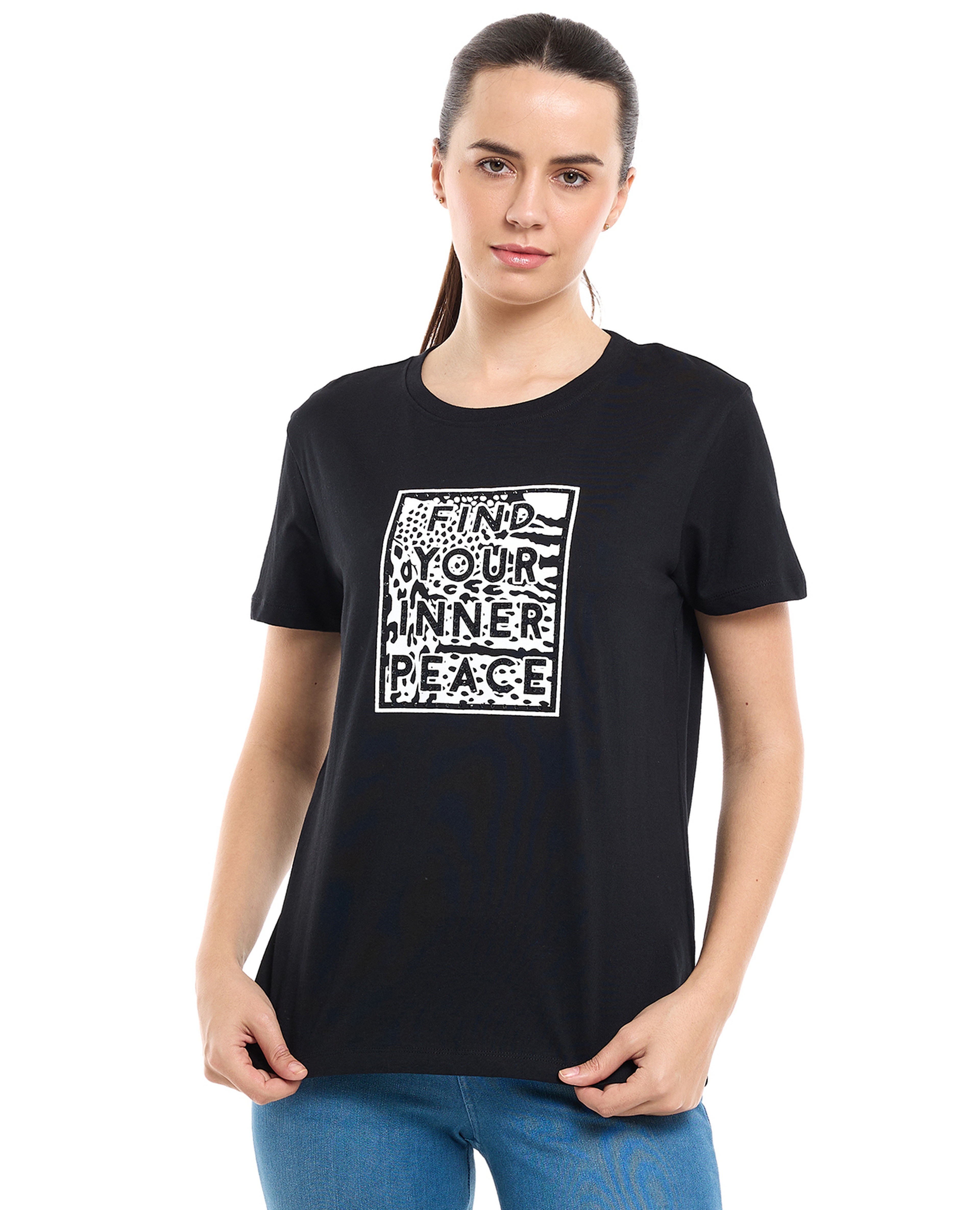 تيشيرت مزين بياقة مستديرة وأكمام قصيرة