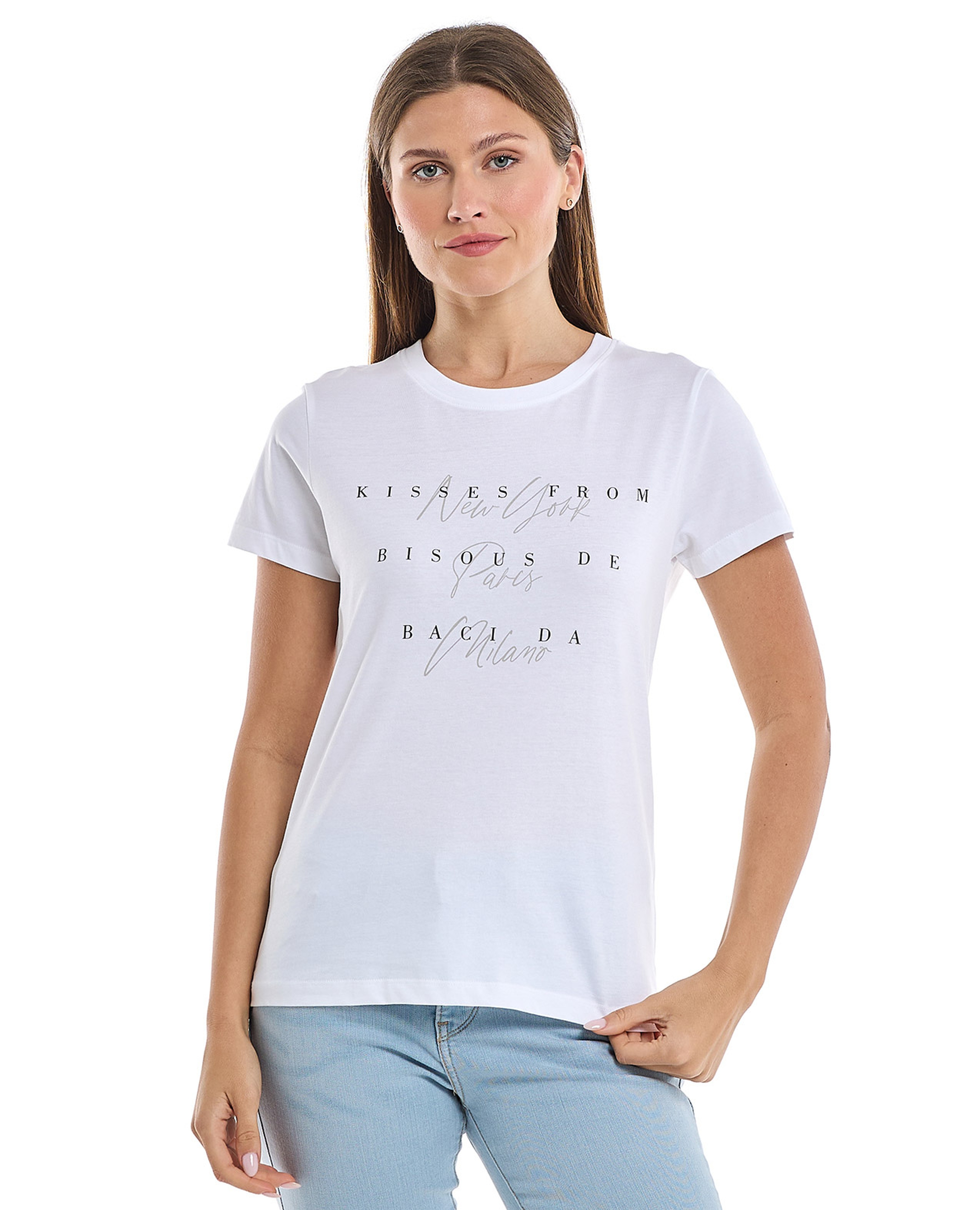 تيشيرت مطبوع بياقة مستديرة وأكمام قصيرة