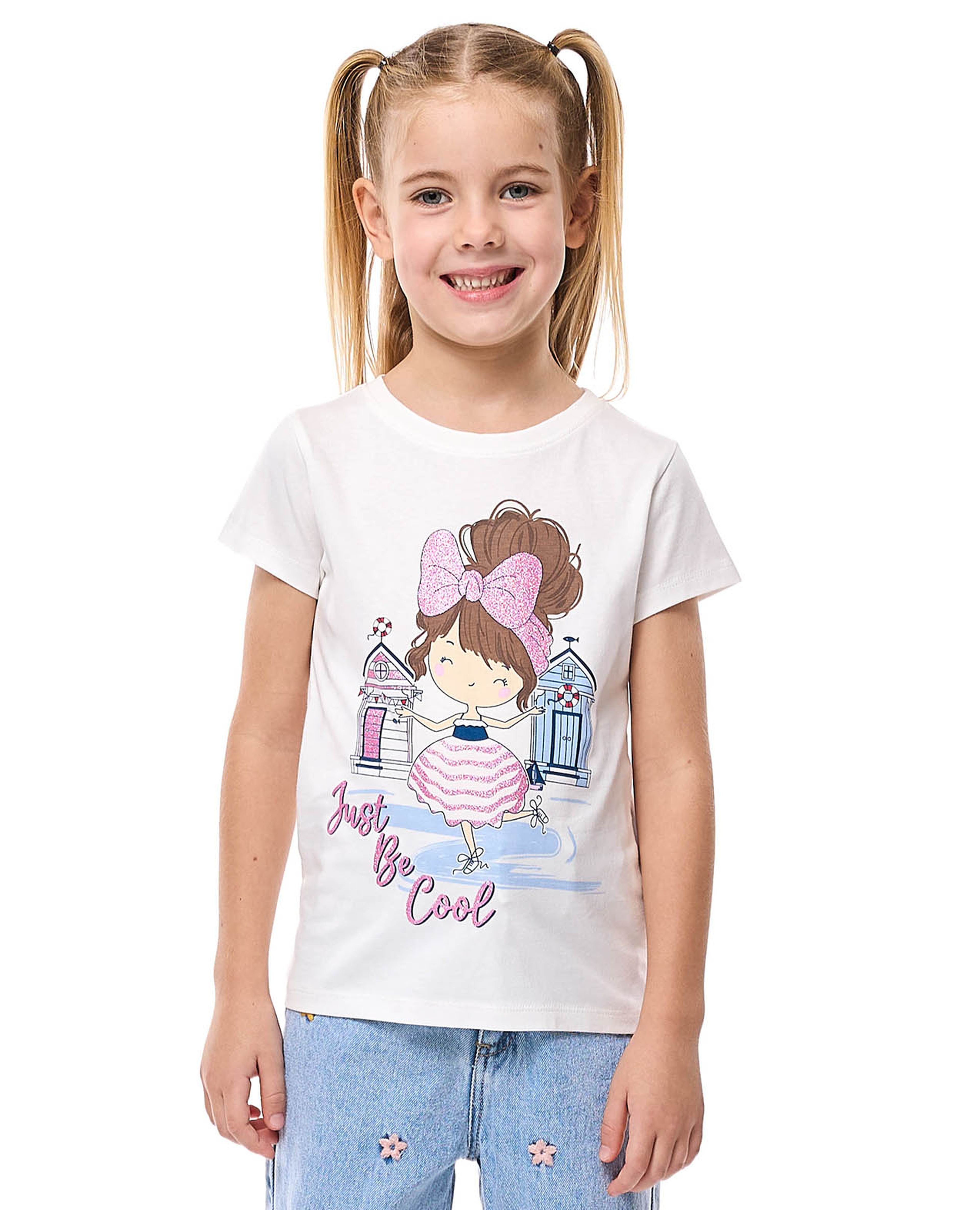 تيشيرت بطبعة وياقة عالية وأكمام قصيرة