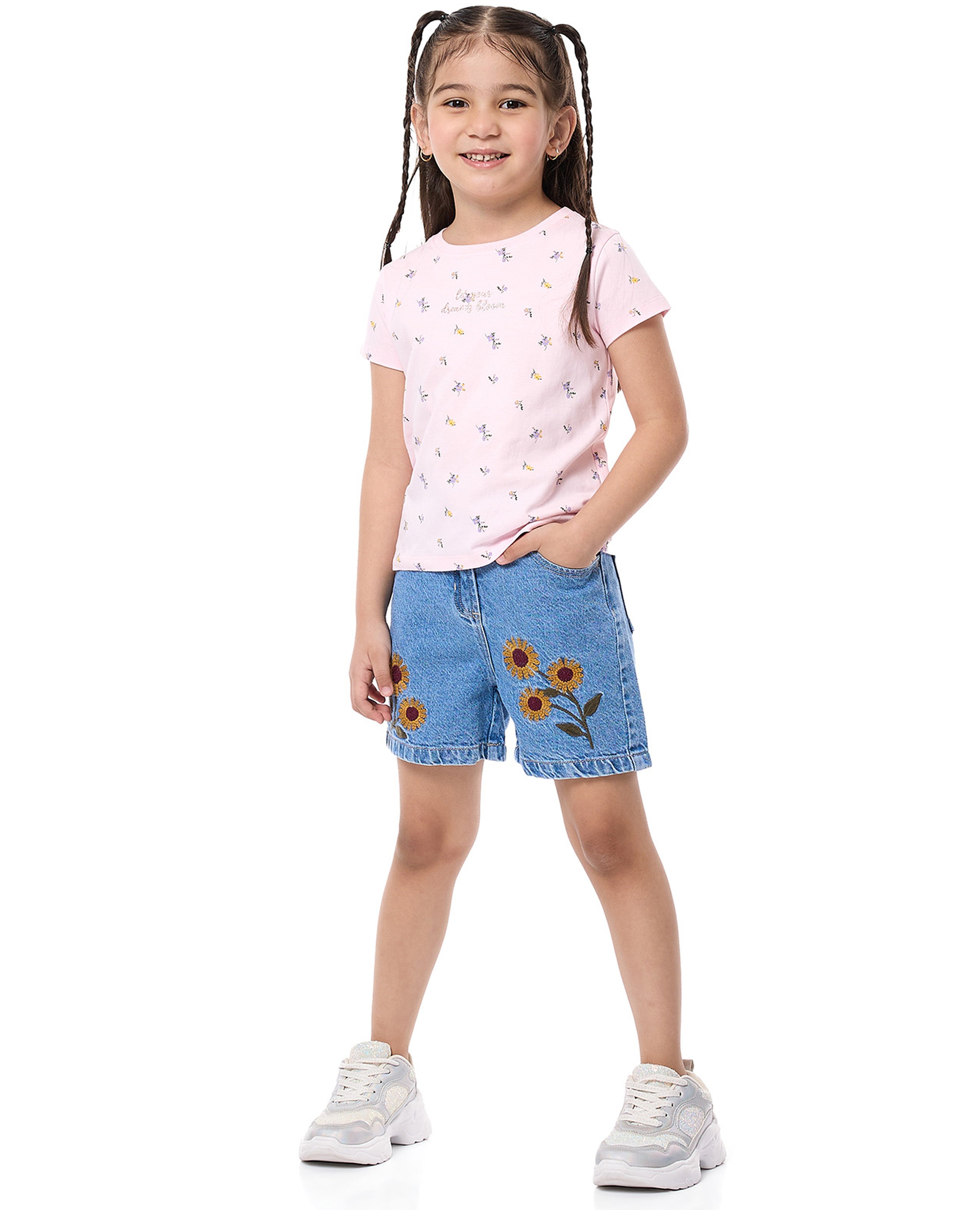 شورت دنيم مطرز