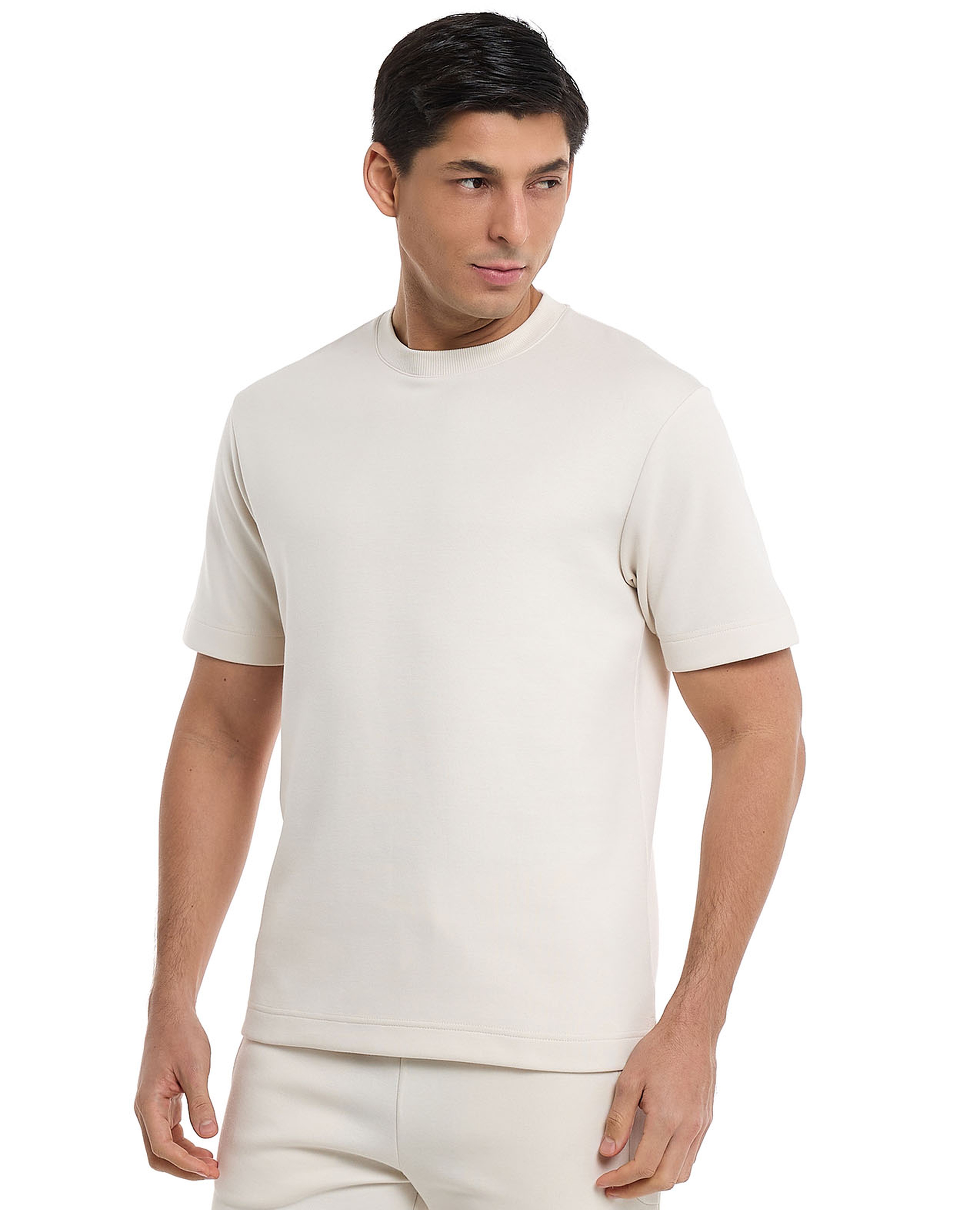 تيشيرت سادة بياقة مستديرة وأكمام قصيرة