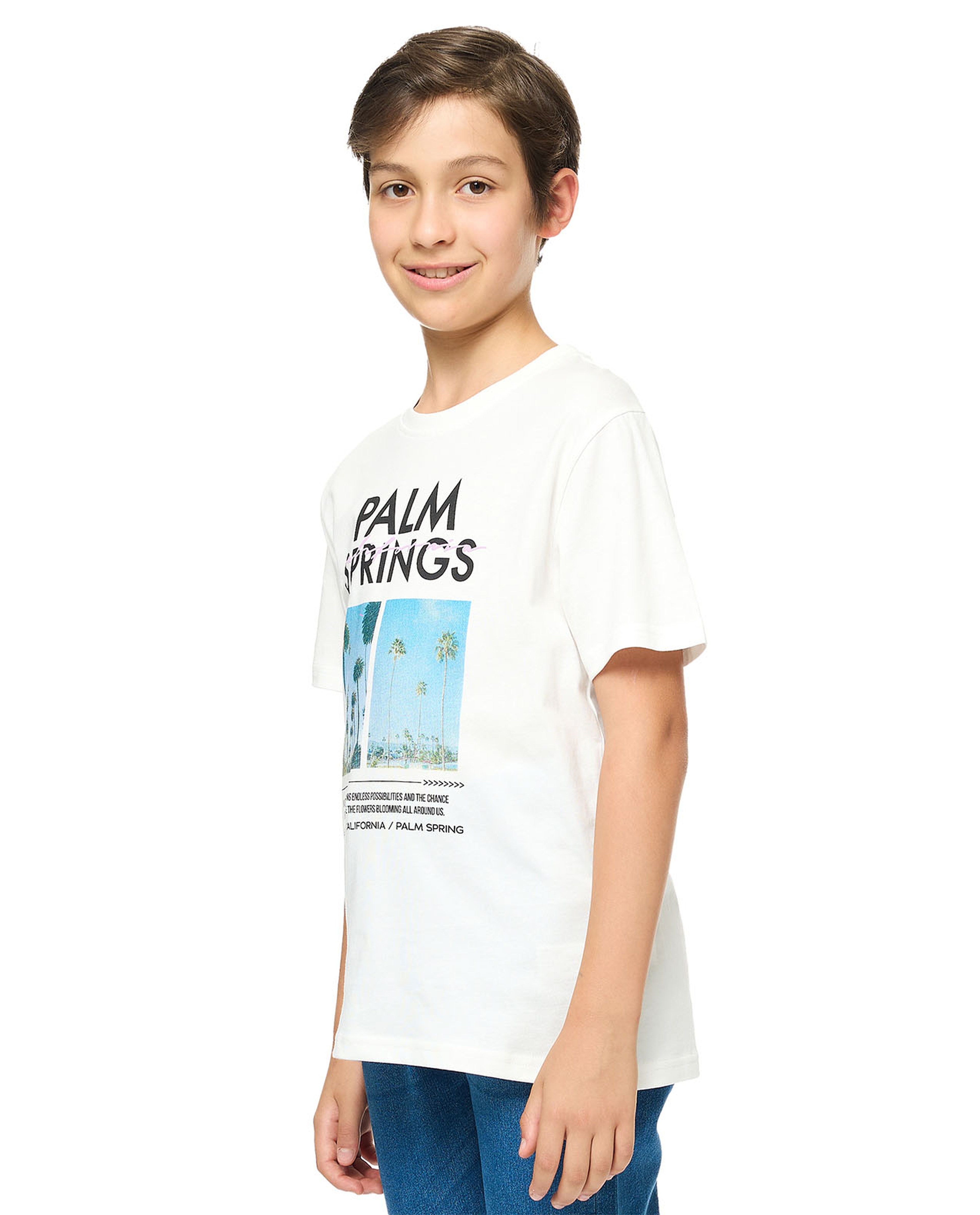 تيشيرت بطبعة وياقة عالية وأكمام قصيرة