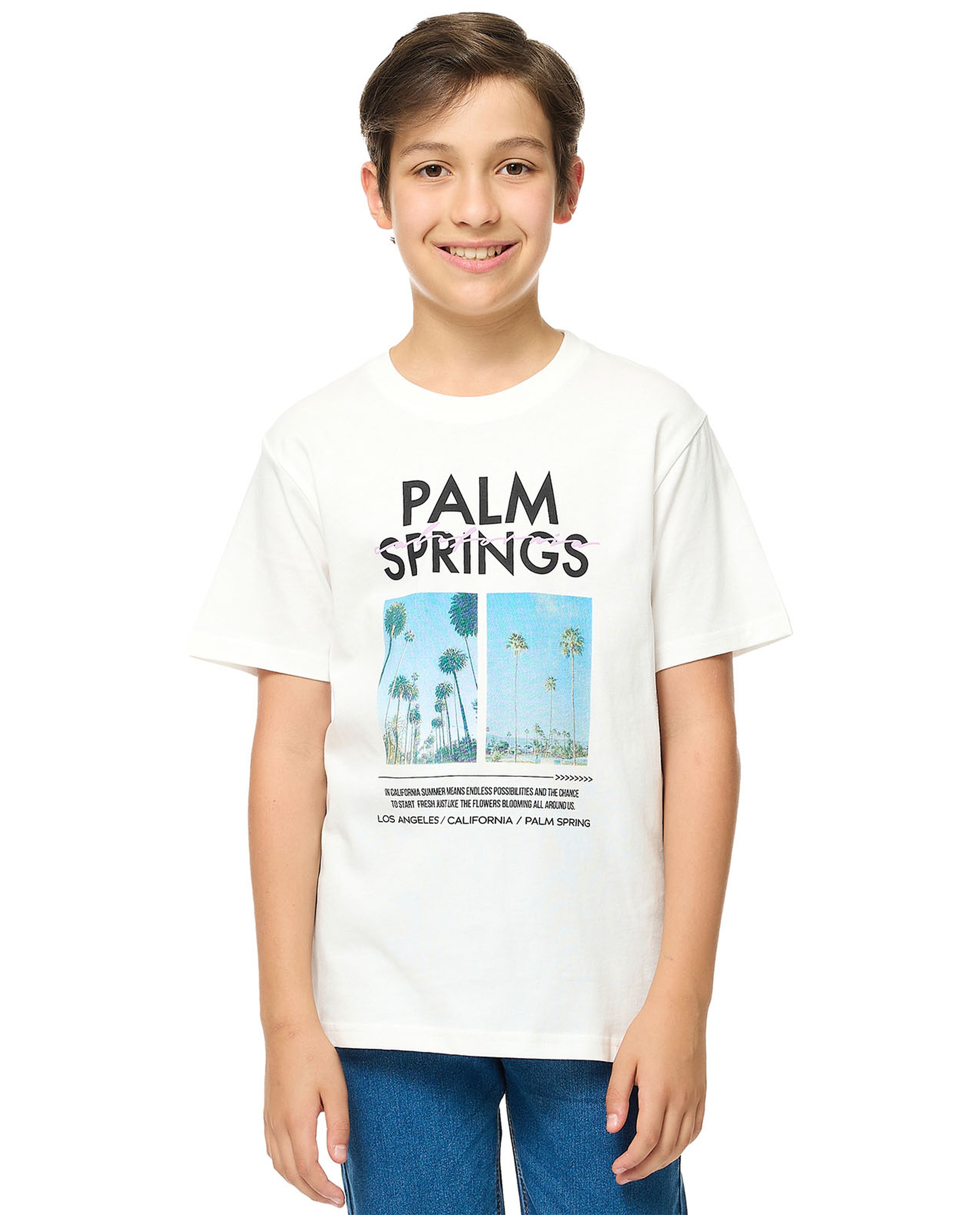 تيشيرت بطبعة وياقة عالية وأكمام قصيرة