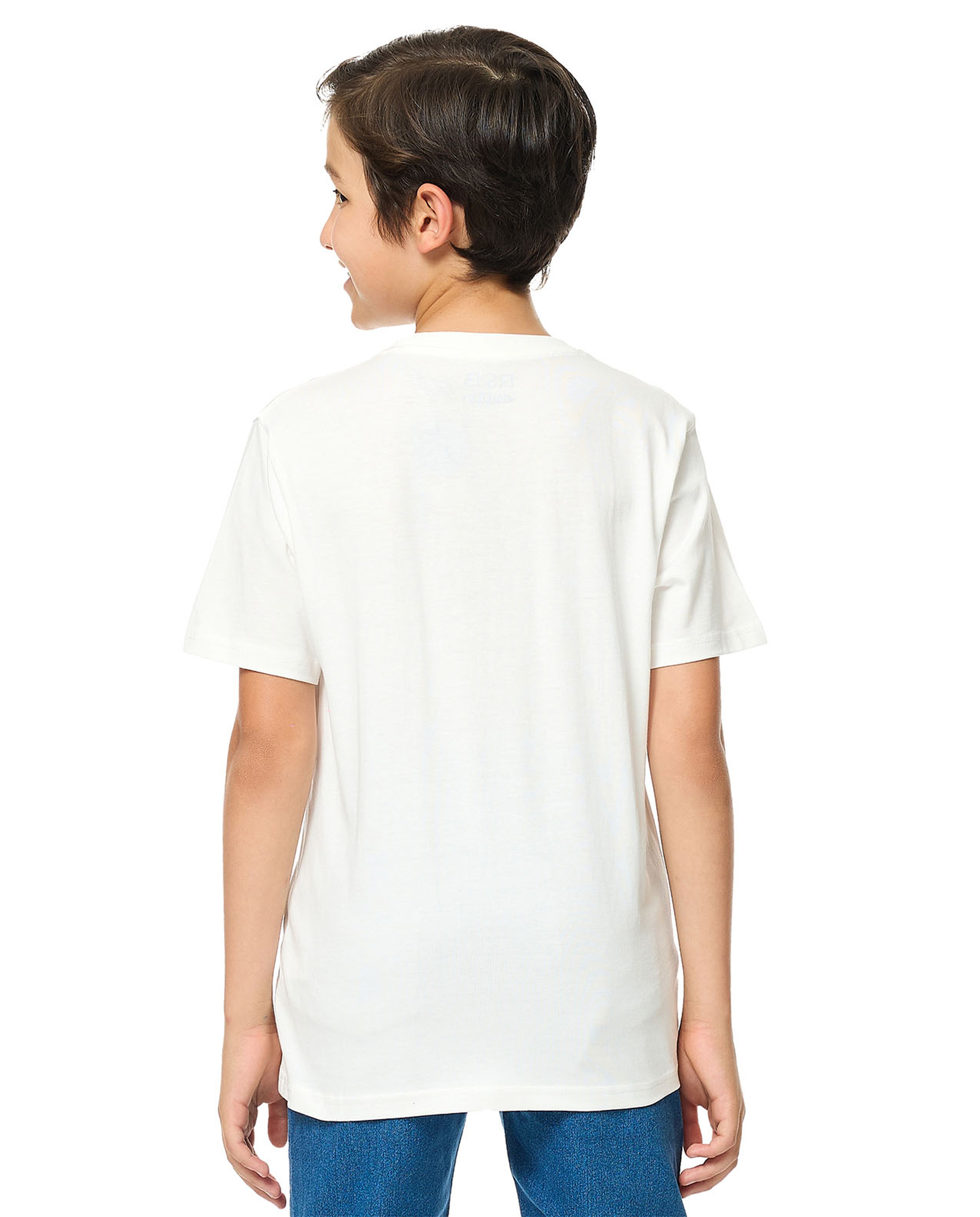 تيشيرت بطبعة وياقة عالية وأكمام قصيرة