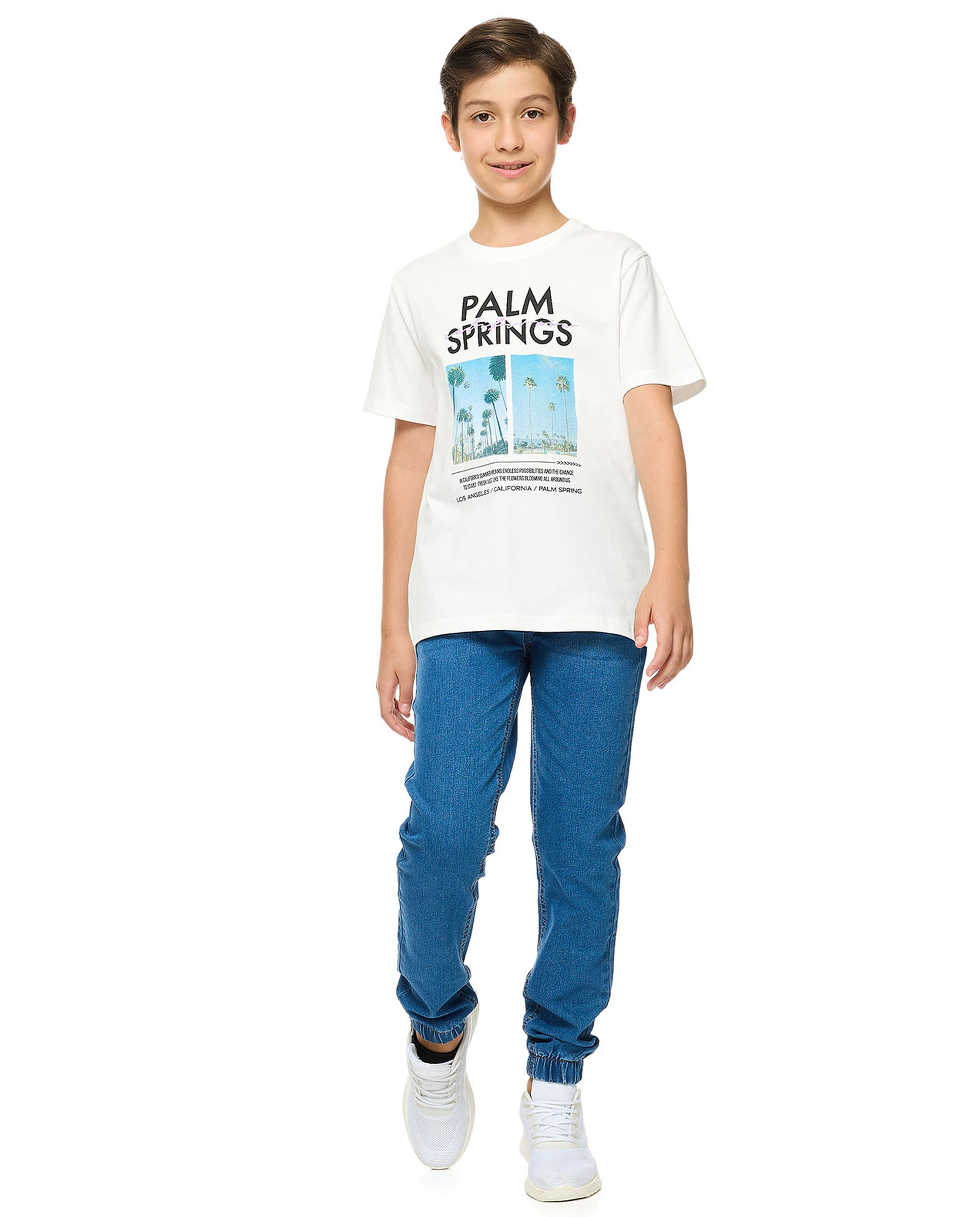 تيشيرت بطبعة وياقة عالية وأكمام قصيرة